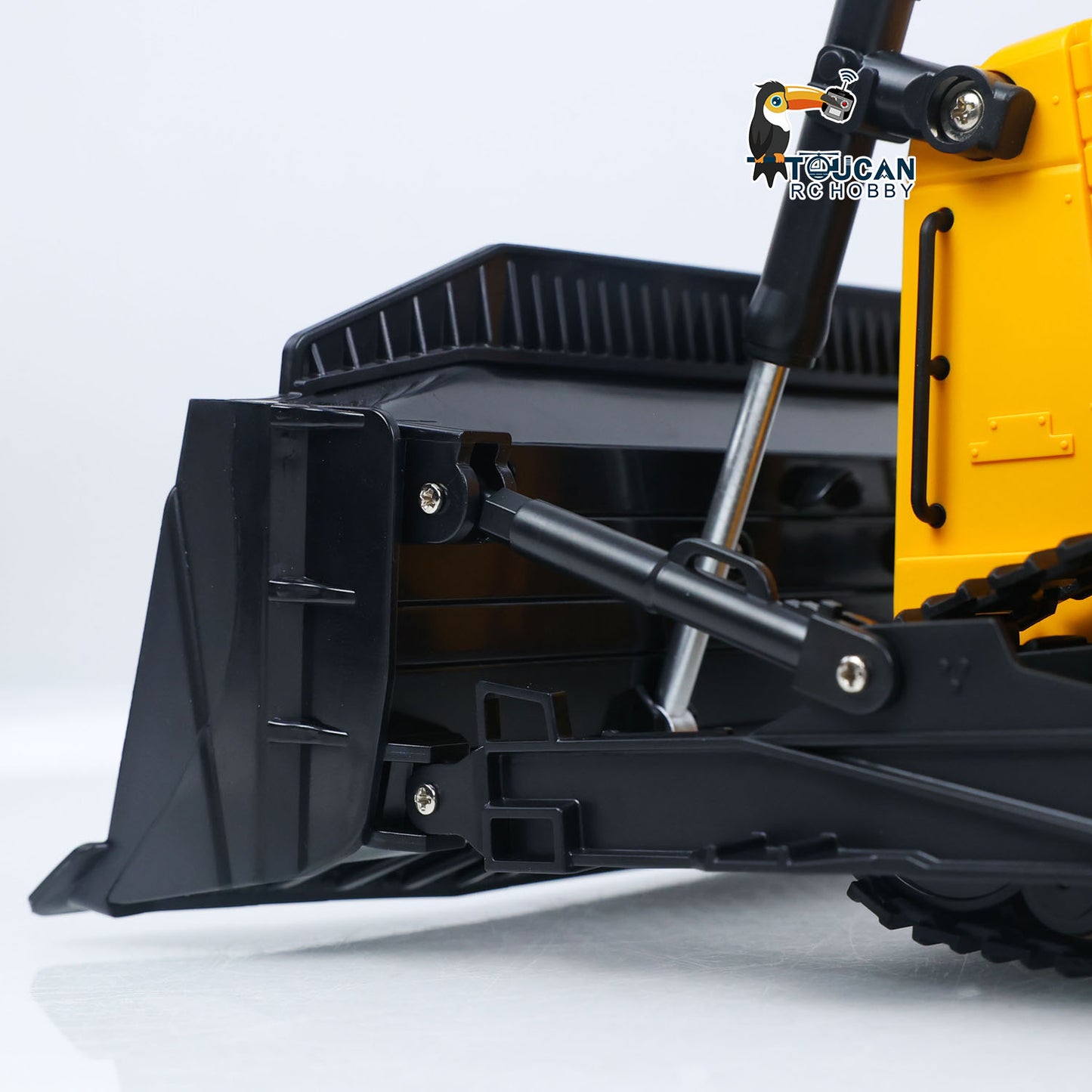 HUINA 1/16 Electric Remote Control Bulldozer 1554 RC Dozer Finished Model Metal Ripper Light Effect Battery Ready to Run