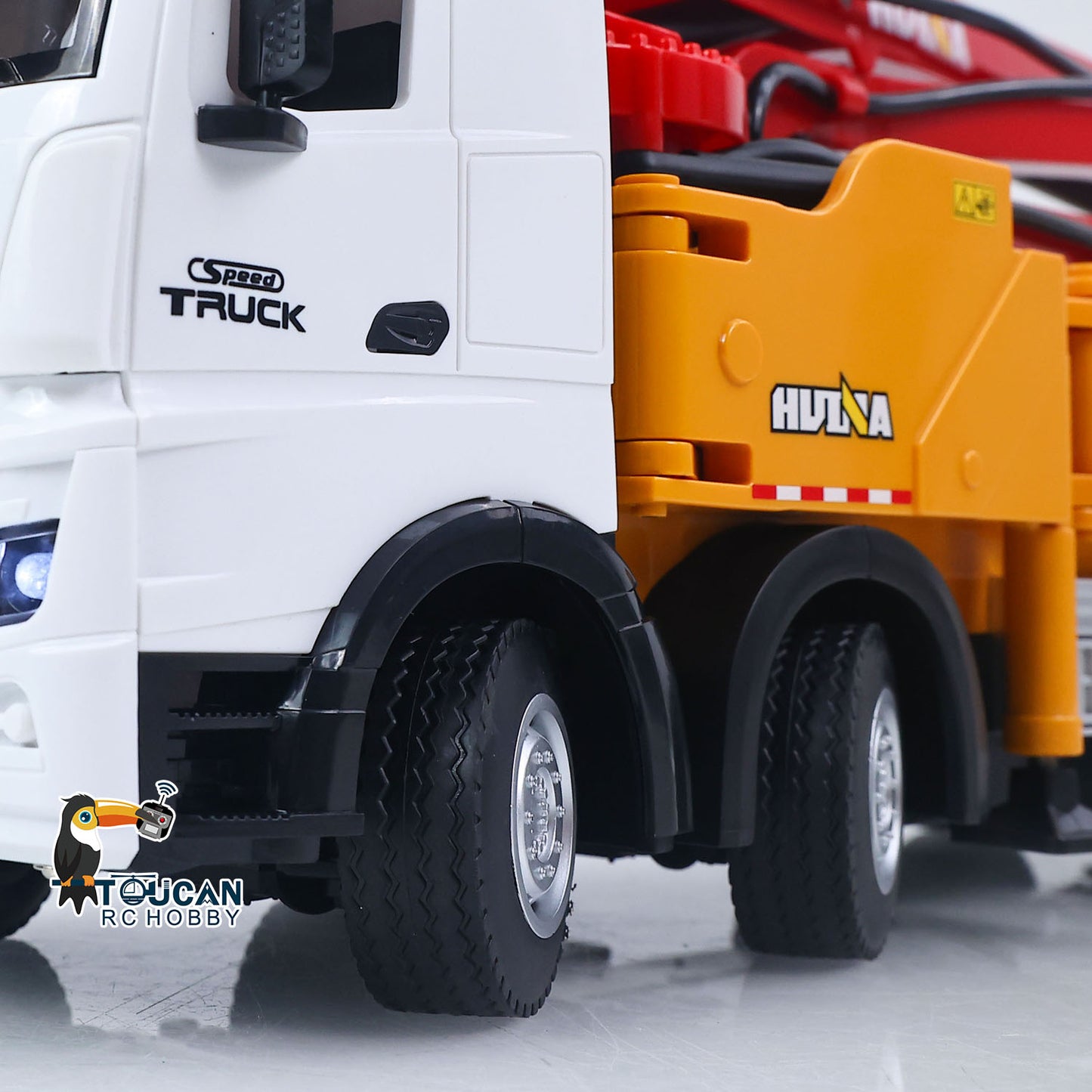 HUINA 1/18 Remote Control Concrete Pump Truck 1381 Engineering Vehicle Finished Model RTR Manual Support Leg Light Sound Effects