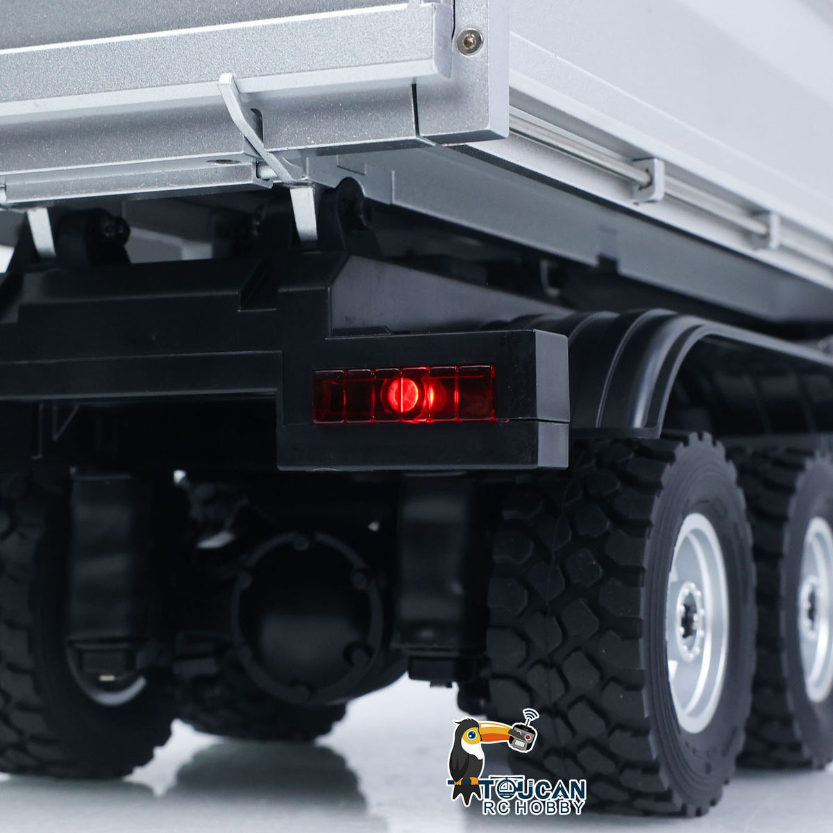 TOUCAN RC HOBBY HUINA 1598PRO 1/14 Metal Remote Control Dump Truck 6X6 Engineering Vehicle Electric RC Tipper Model Light Sound System Battery