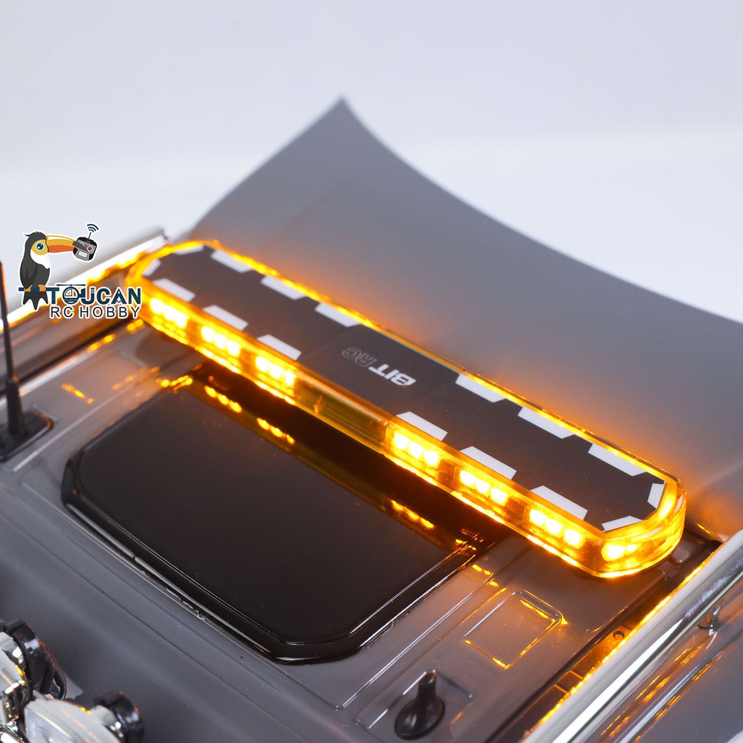 Metal Chassis Fifth Wheel 4X4 1/14 3Speed Radio Control Tractor Truck 770S Axle Locks Brushed ESC Motor Light System No Battery