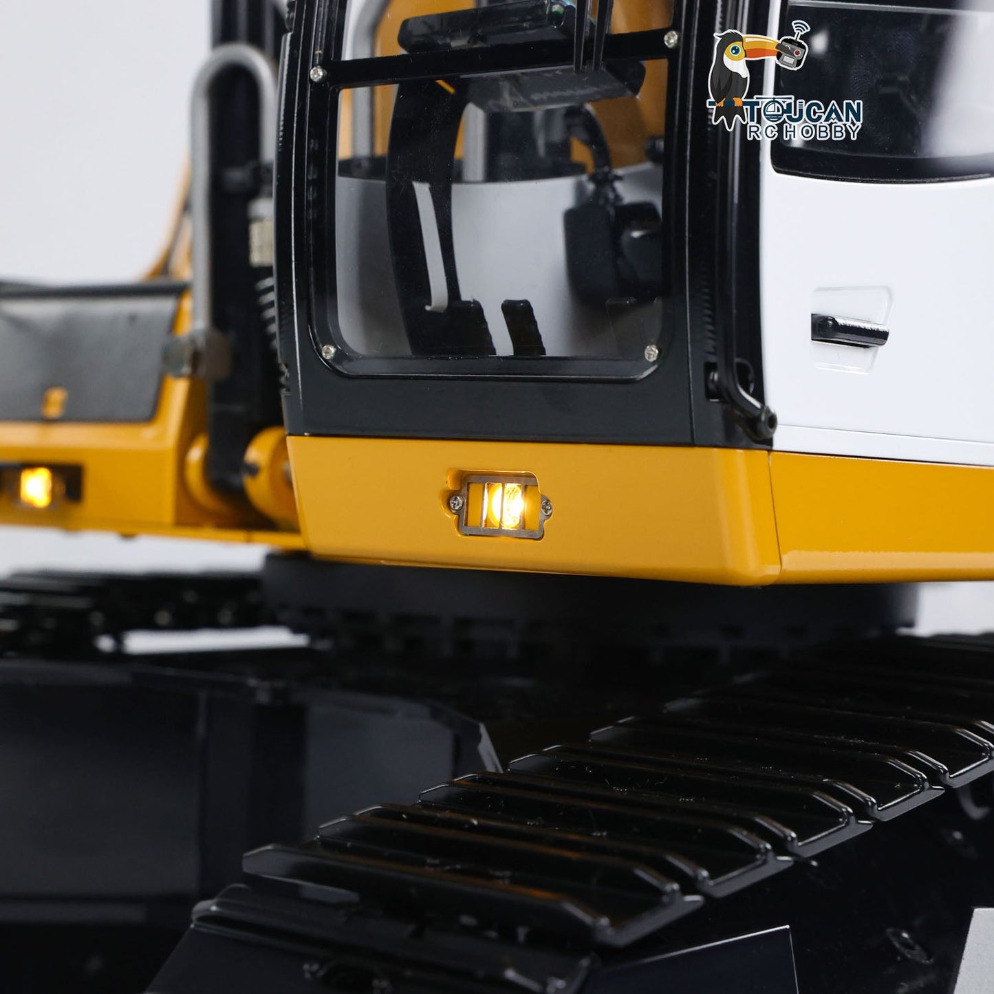 Almost Ready to Run 1/14 946 Tracked RC Hydraulic Excavator 9CH Radio Controlled Hydraulic System Good Quality Cylinder Valve Pump