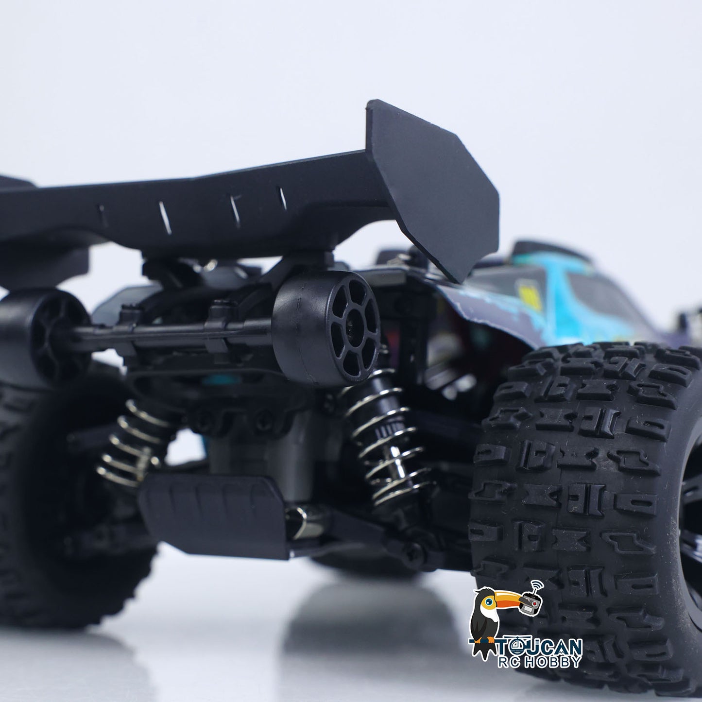 Fast Free Shipping for EU SCY 18101 Muti-Terrain 1/18 2.4GHz Sync Remote Control Off Road Vehicle PVC Body RC Electric Big Tire Truck Wheelie Bar LED Light