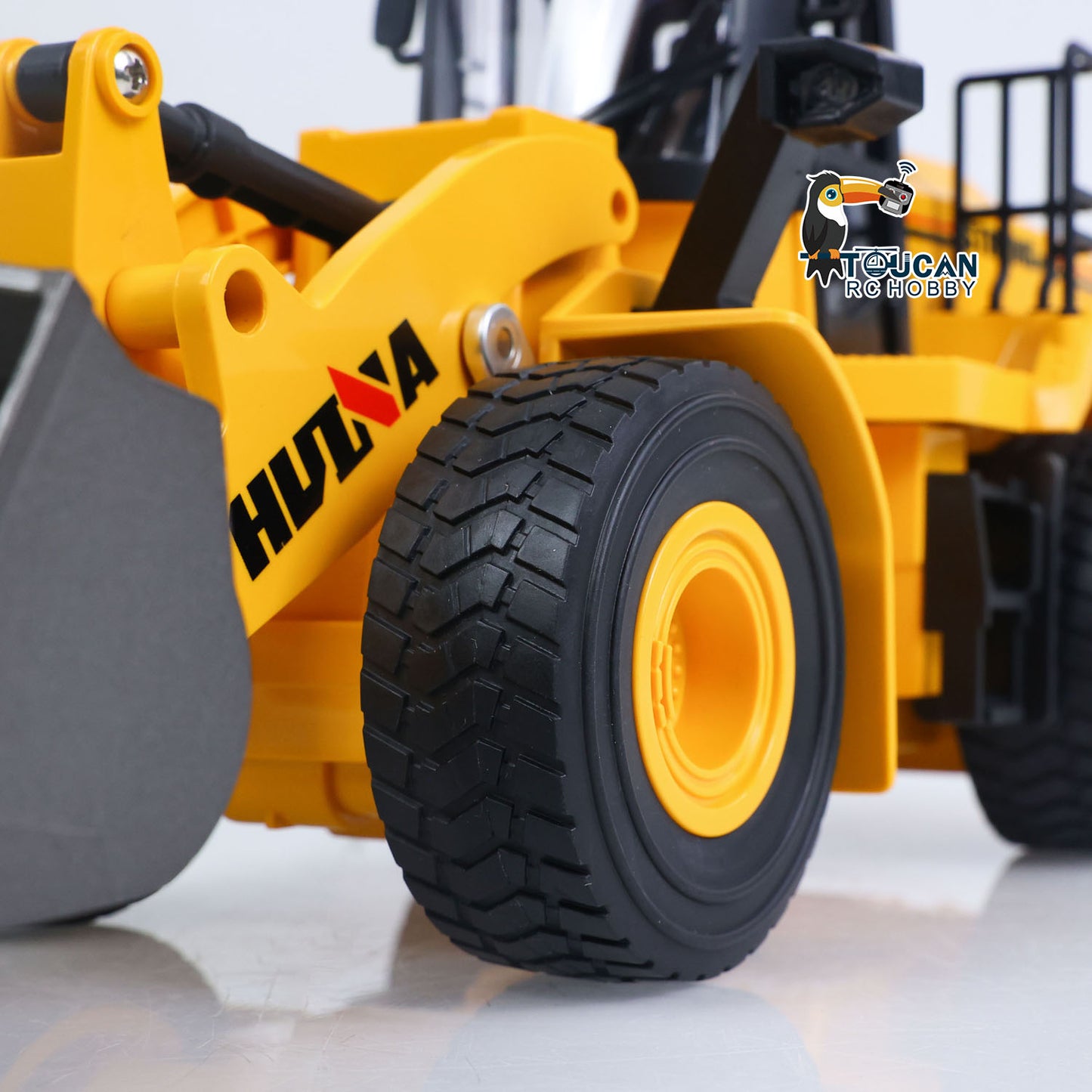 TOUCAN RC HOBBY HUINA 1/16 Half Metal Electric Remote Control Loader 552  Mini RC Engineering Vehicle Model Radio Lights Effect Sounds Effects