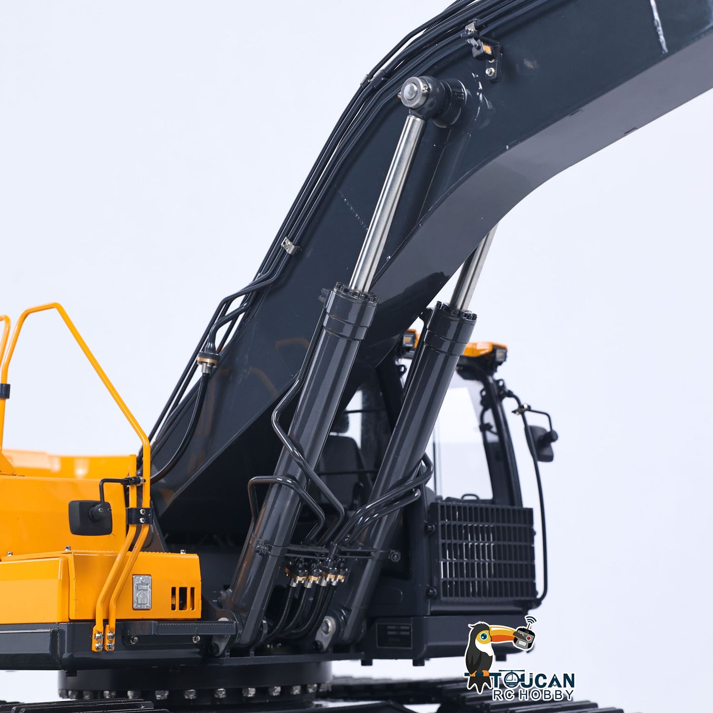 In Stock Metal 1/14 Remote Control Excavator E400 Pro 9CH Valves RC Hydraulic Digger Construction Vehicles Stainless Steel Arm Frsky Radio Cooling Fan