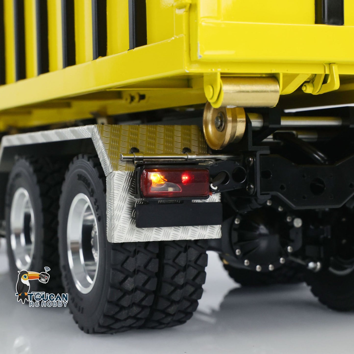 Customized LESU 1/14 Hydraulic RC Dump Truck Metal Roll On/Off Tipper Waste Bin Car RTR I6S Radio Simulation Vehicle Model Bee Stripe Painted