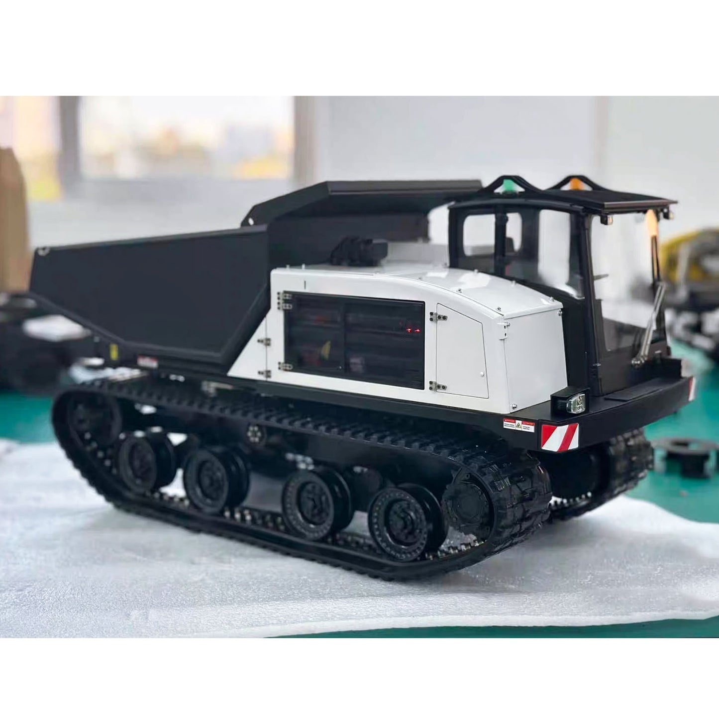 Super Frog T14R Panther 1/14 RC Hydraulic Crawler Dump Truck Remote Control Metal Tracked Tipper Construction Vehicles Frsky X14