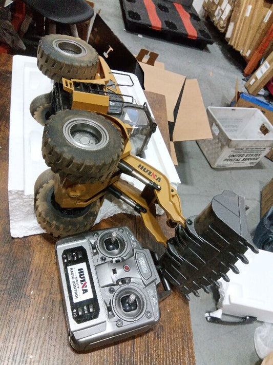 TOUCAN RC HOBBY Fast Free Shipping Second Hand US Stock HUINA 1583 1/14 Electric Lifting RC Loader System Lights Sound 2.4G Radio Controller for Construction Vehicle Enthusiast