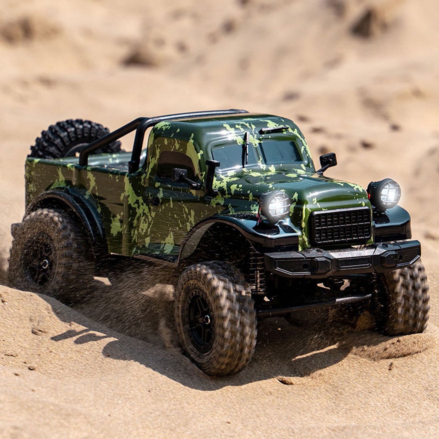 1/18 Remote Control 4WD Rock Crawler Car Simulation Pickup Truck 2.4GHz RC Crawler Brushed Motor Battery Light Ready to Run