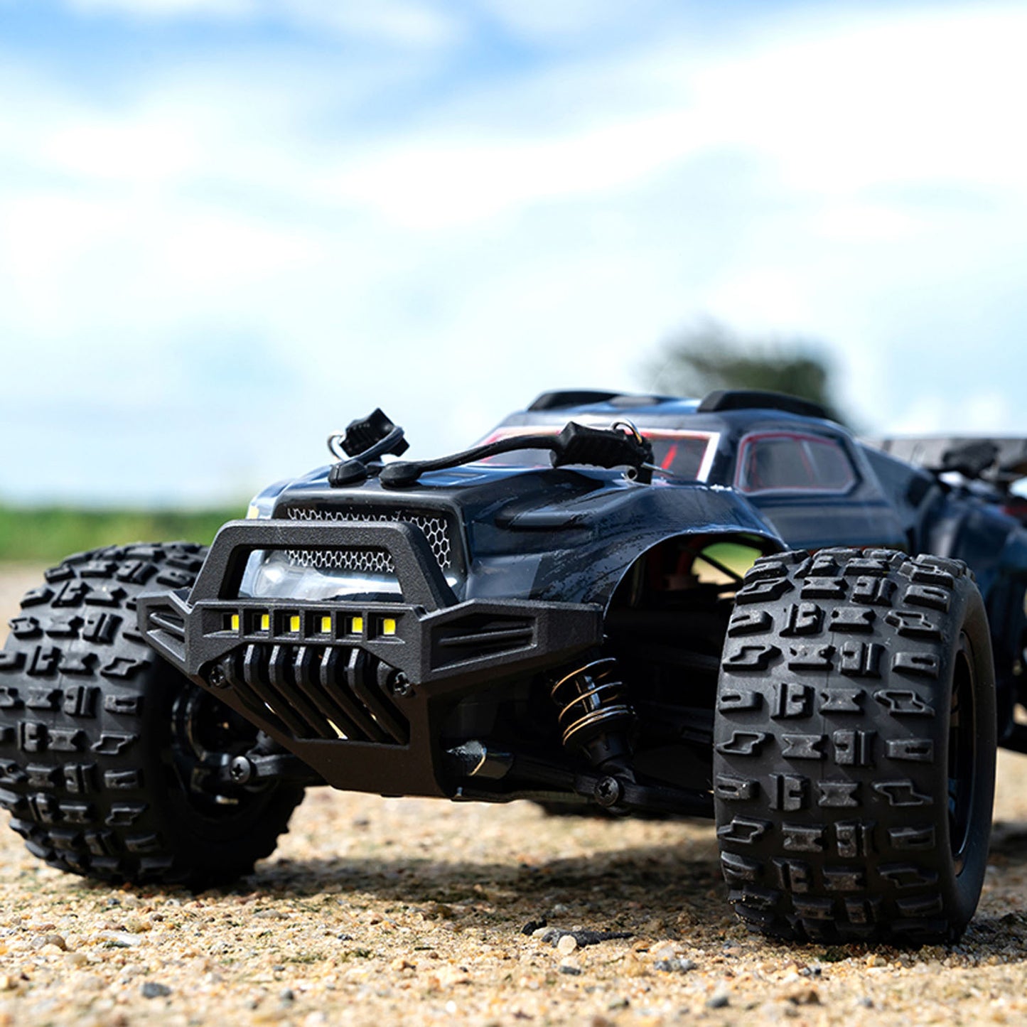 1/18 2.4G RC High Speed Off Road Vehicle 28km/h C8810 Four Wheel Drive Remote Control Car Brushed Motor ESC Lights RTR Battery