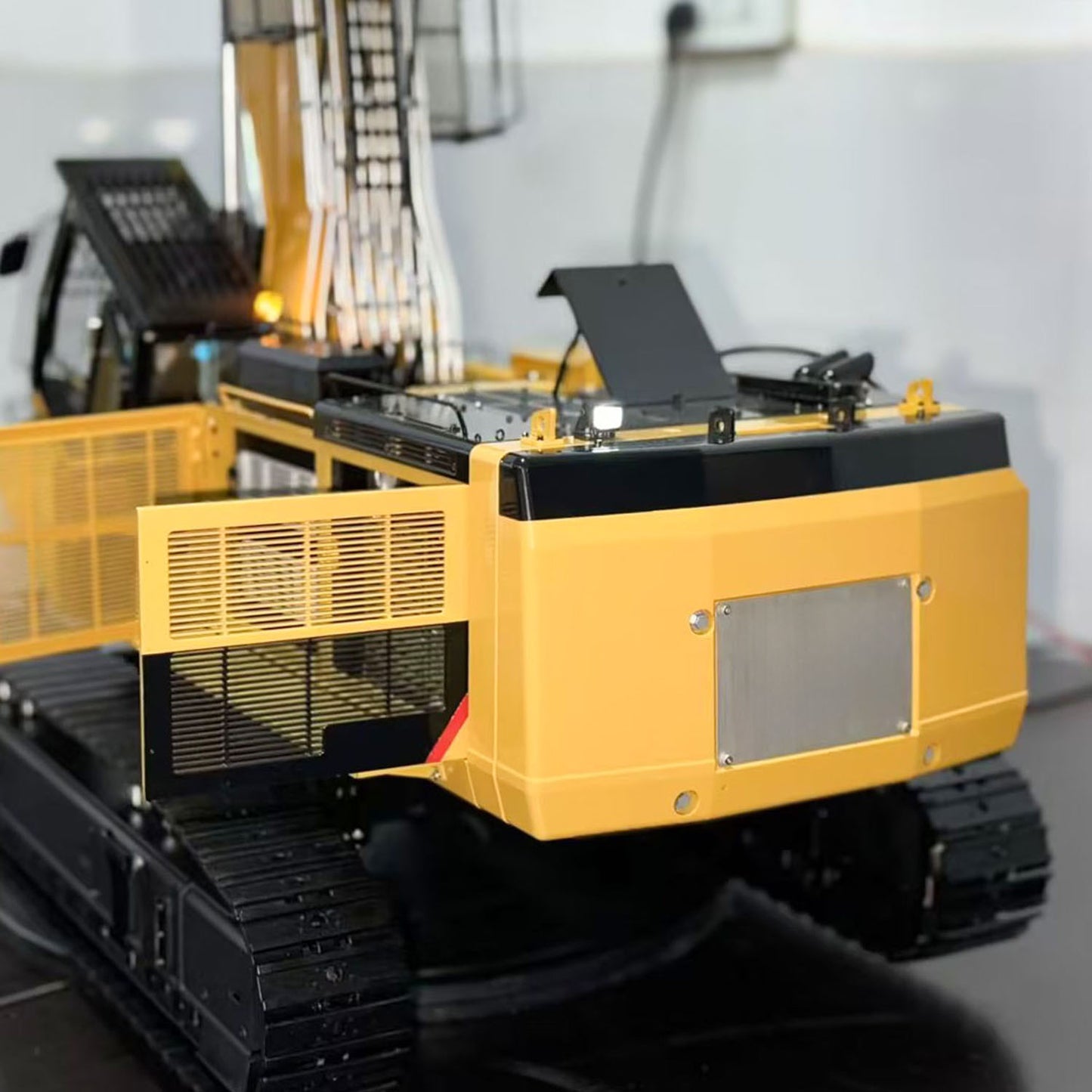 1/14 Metal Remote Control Hydraulic Tracked Excavator 385CF RC Digger Brushless Motor Light System Flysky PL18EV LITE Radio