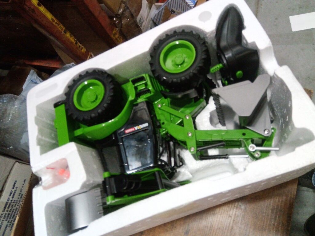 Fast Free Shipping Second Hand US Stock HUINA 1579 1/14 Remote Control Backhole Wheel Loader Model with 2.4G 9CH Remote Controller for Construction Vehicle Enthusiast