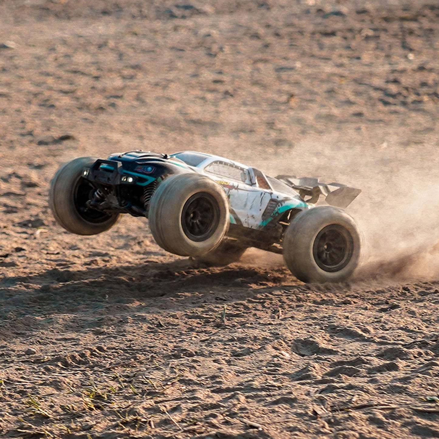 1/16 RC Off Road Car Q117 2.4G Remote Control Four Wheel Drive High Speed Vehicle 70km/h Brushless Motor ESC Lifting Wheel RTR