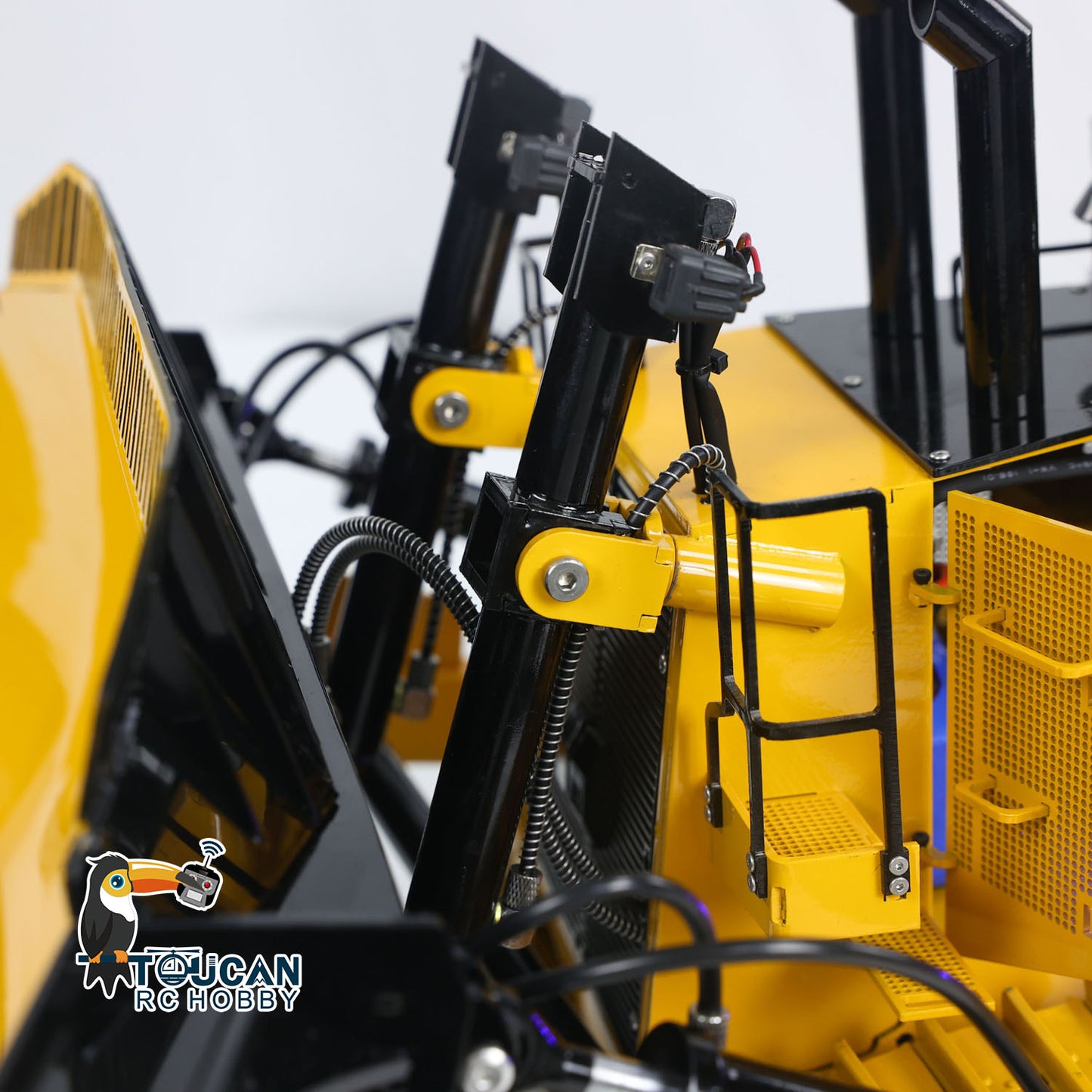 TOUCAN 1/14 Metal RC Bulldozer D11T RTR Remote Controlled Hydraulic Dozers Construction Vehicle Model Paladin PL18EV Smoking Sound  Light Servo Motor ESC