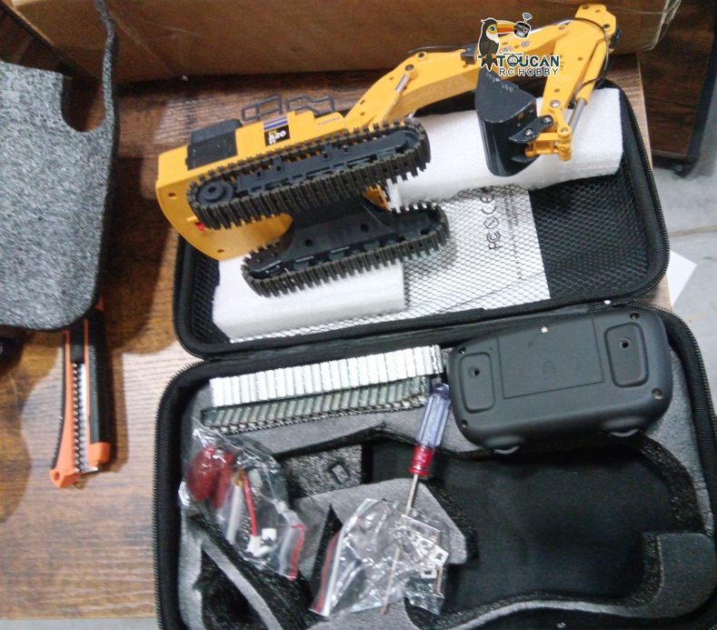 Free Shipping Second Hand US Stock 1/50 RC Digger PC520 Electric Lifting Radio Control Excavator Engineering Vehicle