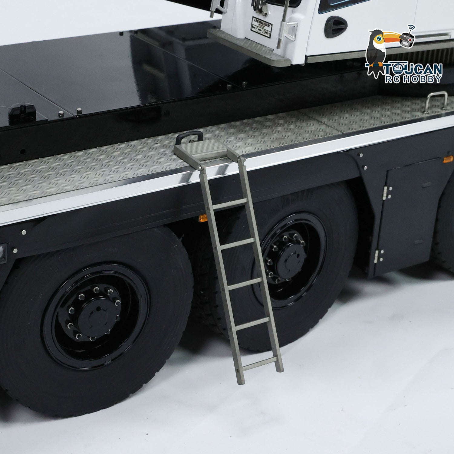 Eyewhale D1350 LTM1350 1/14 Metal RC Hydraulic Mobile Crane Truck for Heavy Construction Model
