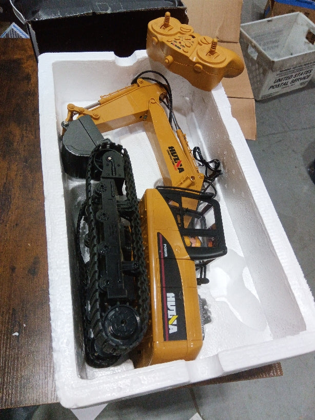 Fast Free Shipping Second Hand US Stock HUINA 1535 1/14 Electric RC Excavator Remote Control Digger Sound Light Effects for Construction Vehicle Enthusiast