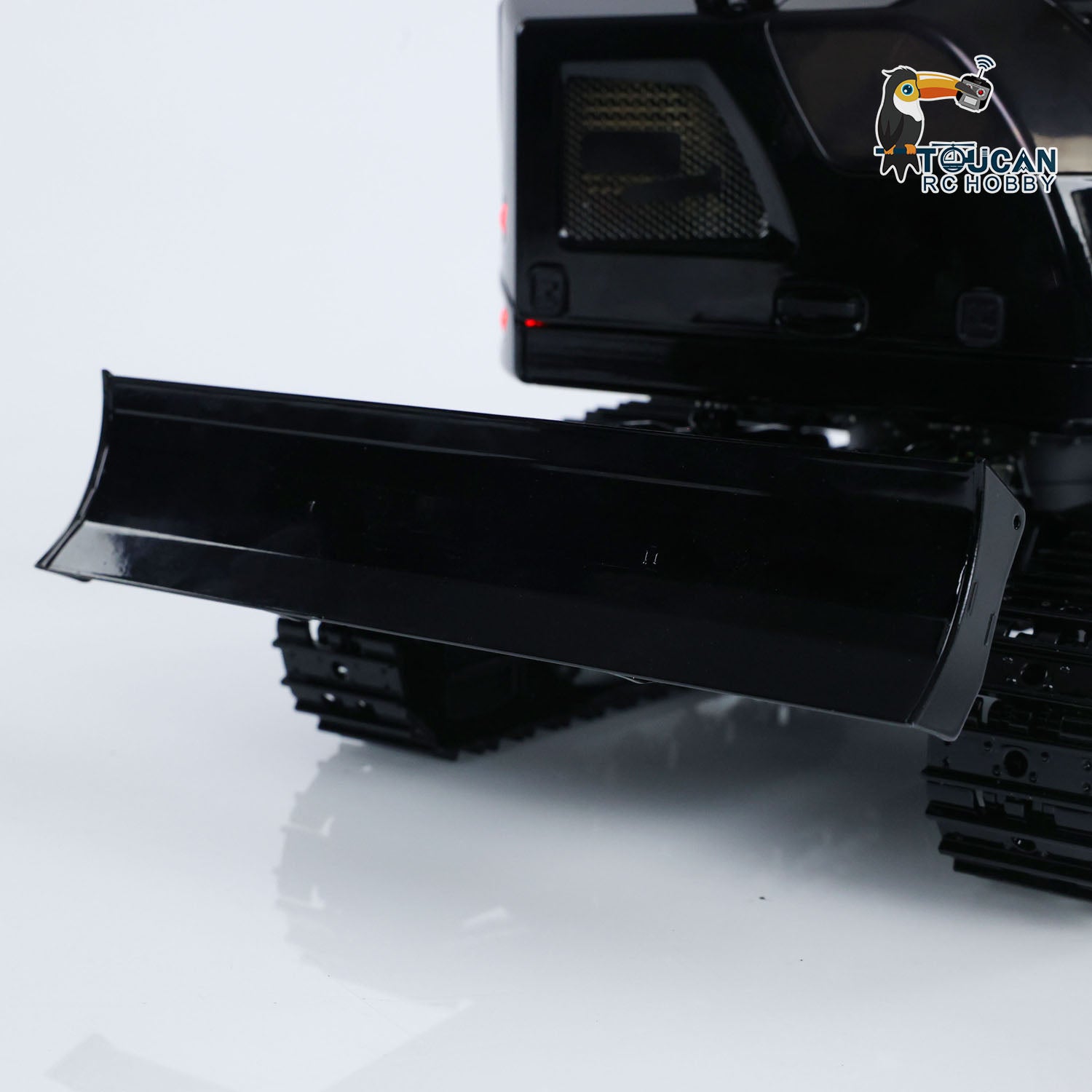 Metal body hydraulic excavator with five way reversing valve multi style warning lights rear protection shell assembly
