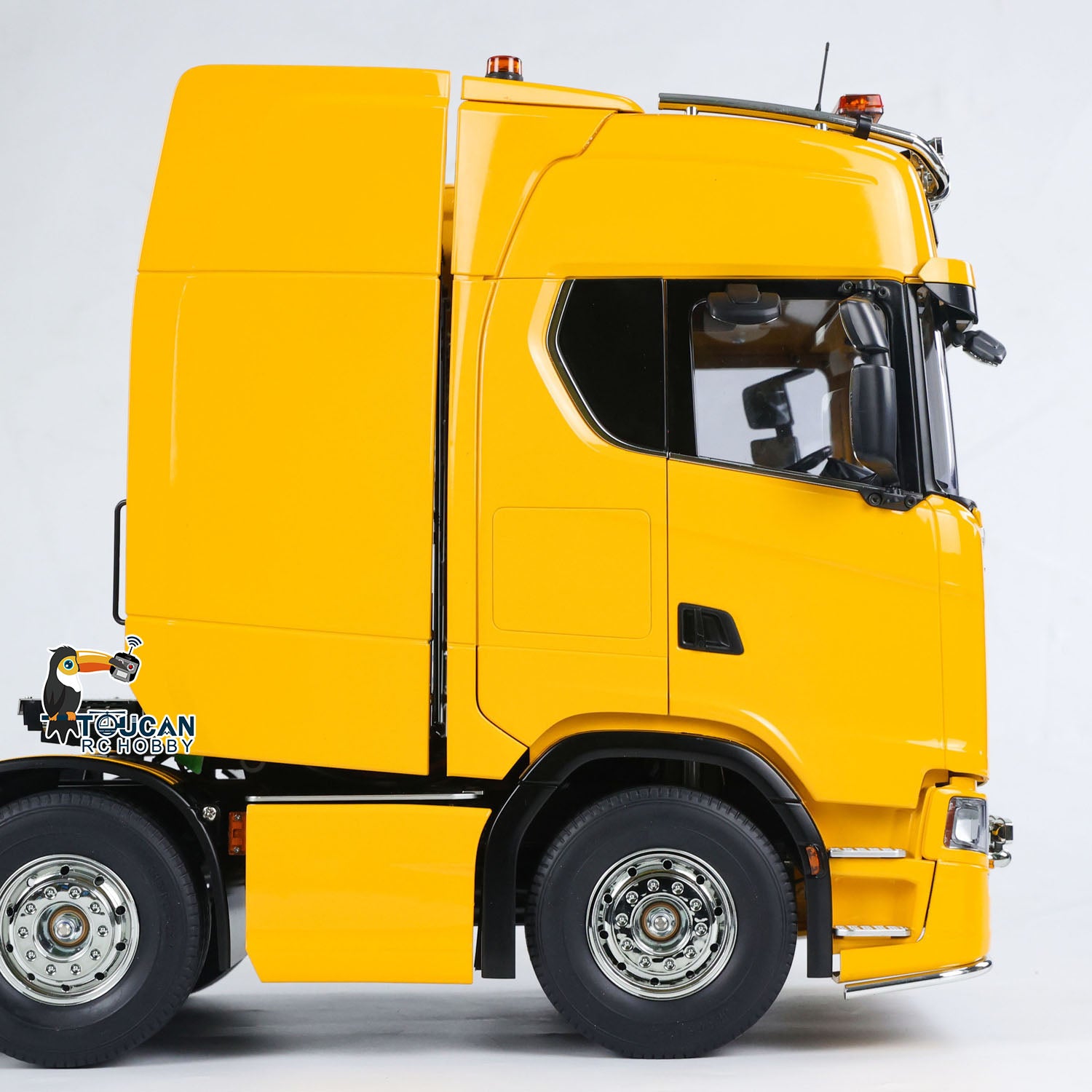 All in one simulation RTR tractor truck built in smoke generator matching battery and charging equipment
