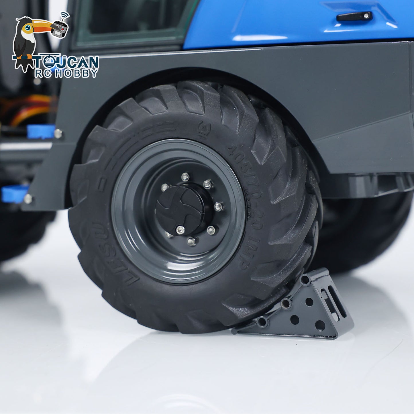 LESU AOUE MCL8 1/14 4X4 Metal Hydraulic RC Wheel Loader A0015 RTR Towing Hook I6S Radio Controller 4 Ways Valve Rear Axle Differential Lock Sound Light System