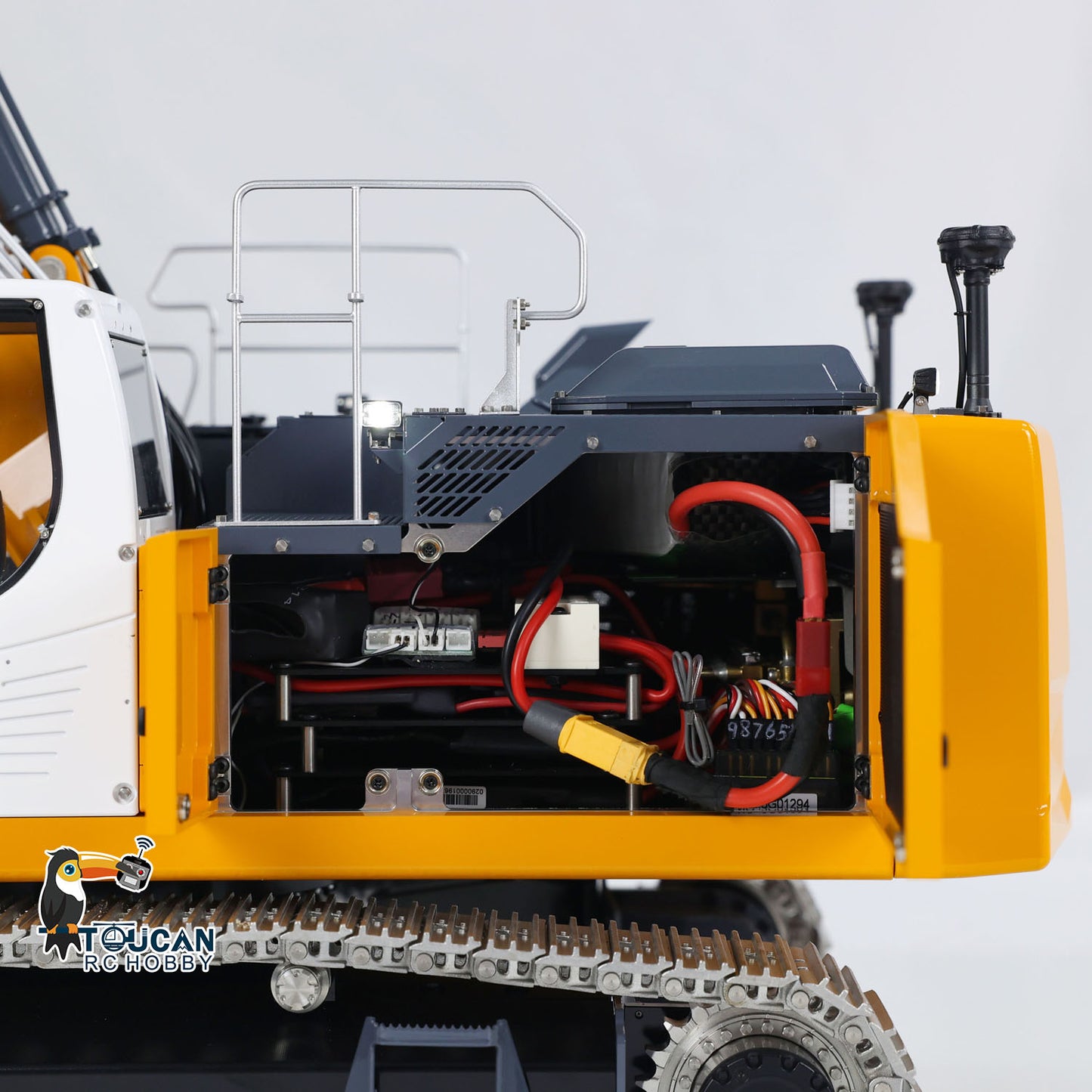 LESU Aoue LR945 1/14 Metal RC Excavator B0017 RTR 7CH Hydraulic Valve 3-Arm Digger PL18EV Lite Remote Controller LED Lights for Hobby Collectors