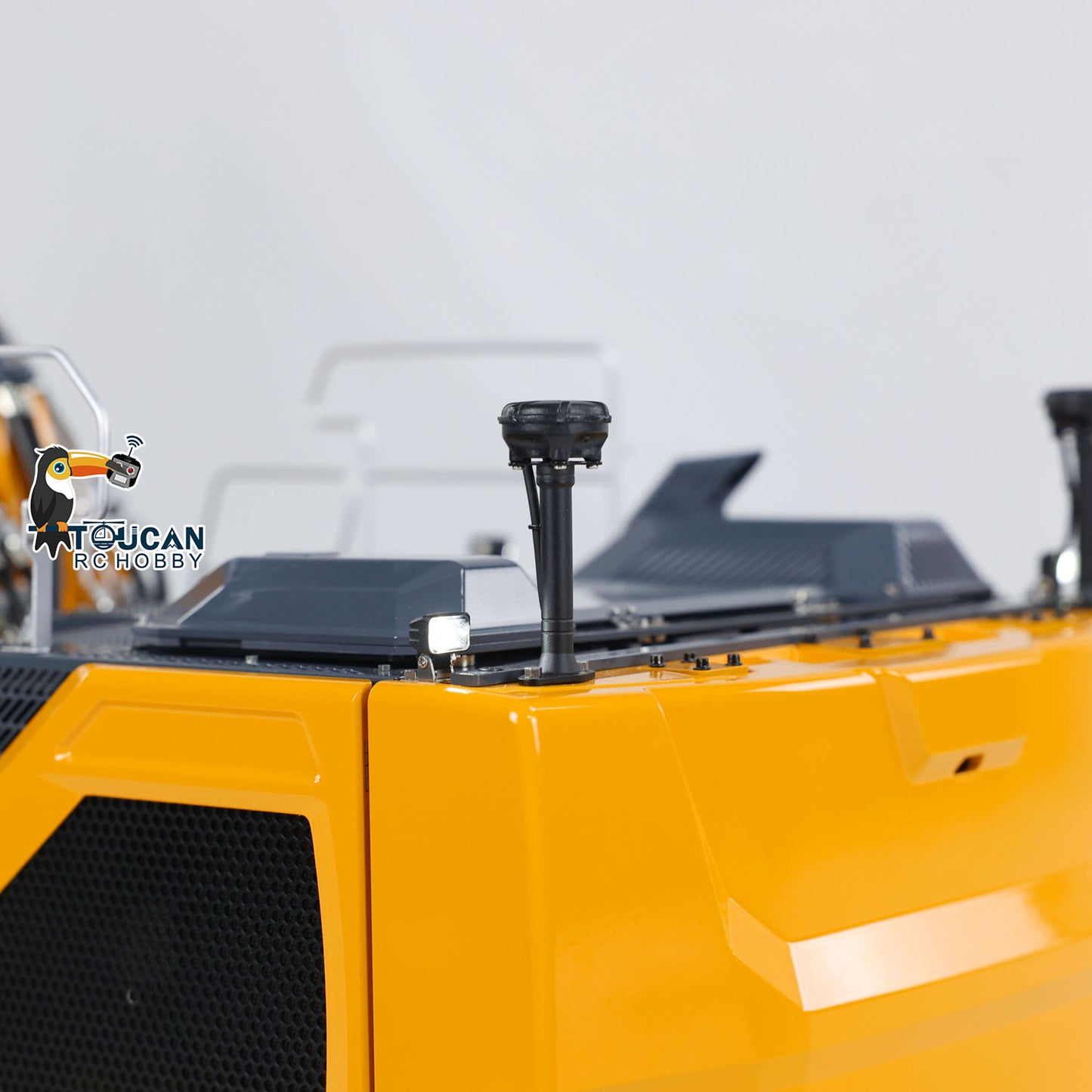 LESU Aoue LR945 1/14 Metal RC Excavator B0017 RTR 7CH Hydraulic Valve 3-Arm Digger PL18EV Lite Remote Controller LED Lights for Hobby Collectors