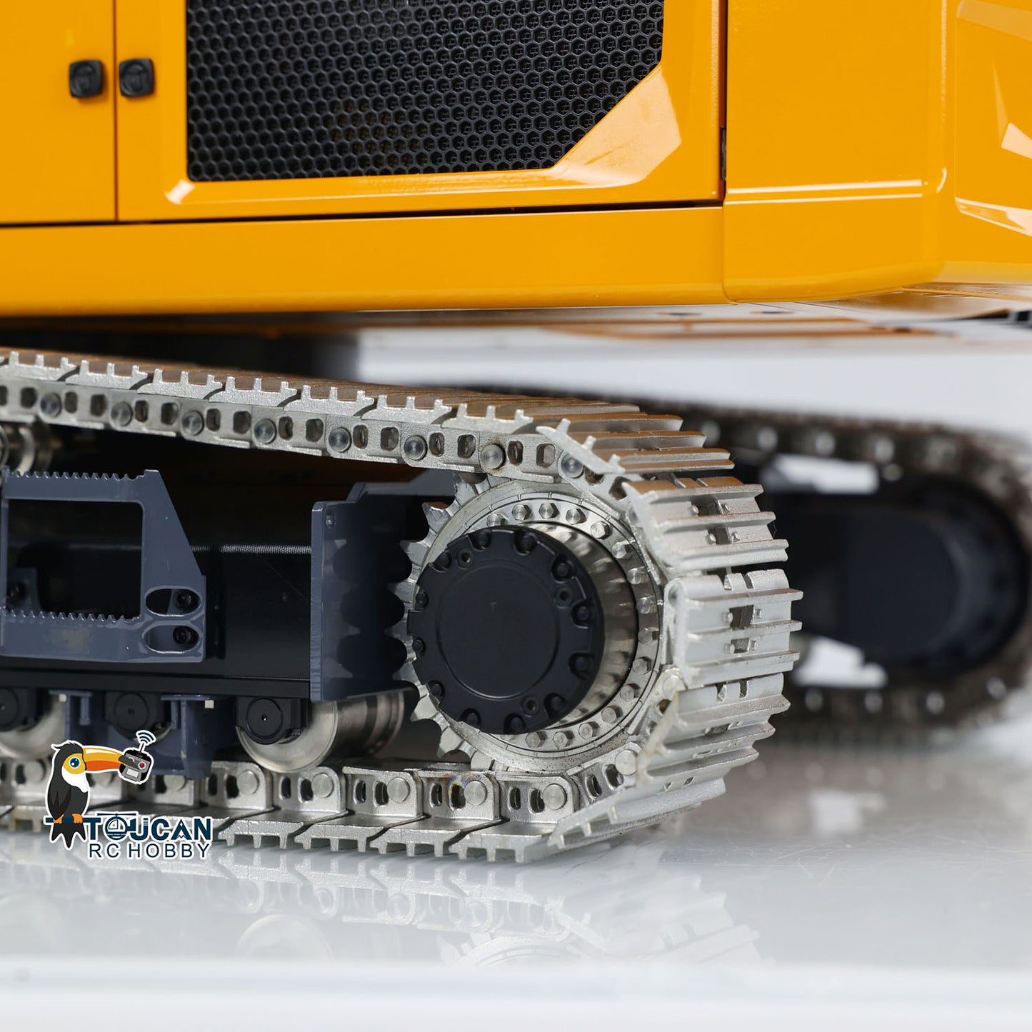 LESU Aoue LR945 1/14 Metal RC Excavator B0017 RTR 7CH Hydraulic Valve 3-Arm Digger PL18EV Lite Remote Controller LED Lights for Hobby Collectors