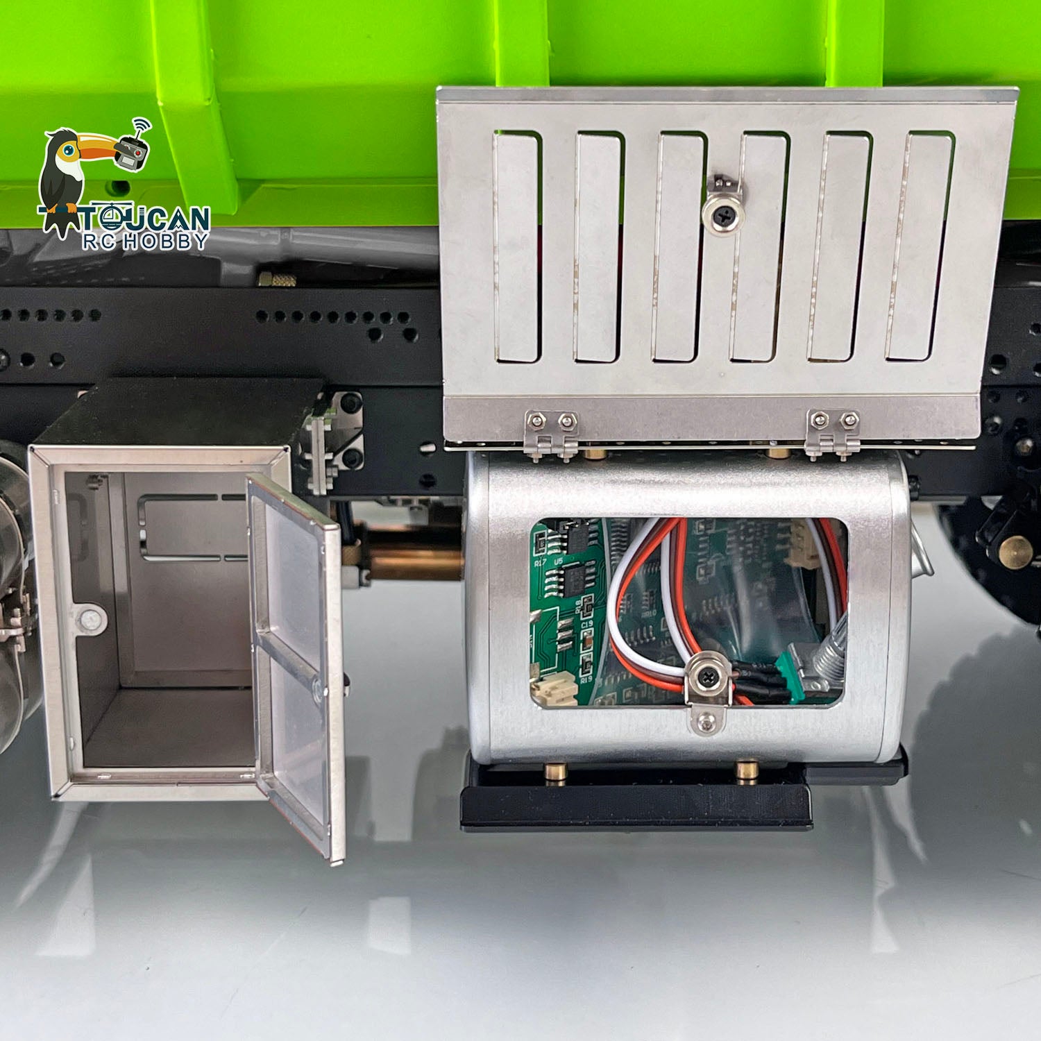 Lesu heavy truck with onboard crane including battery and E350 charger
