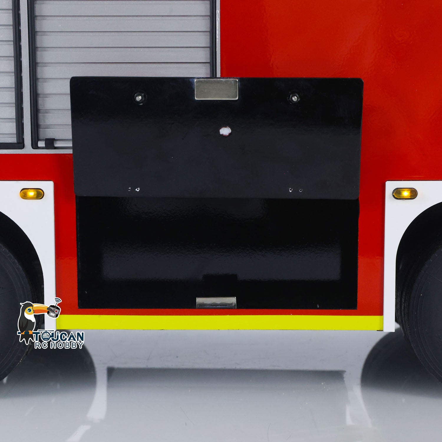 ST8 handheld remote control metal chassis fire truck simulation water spray function model
