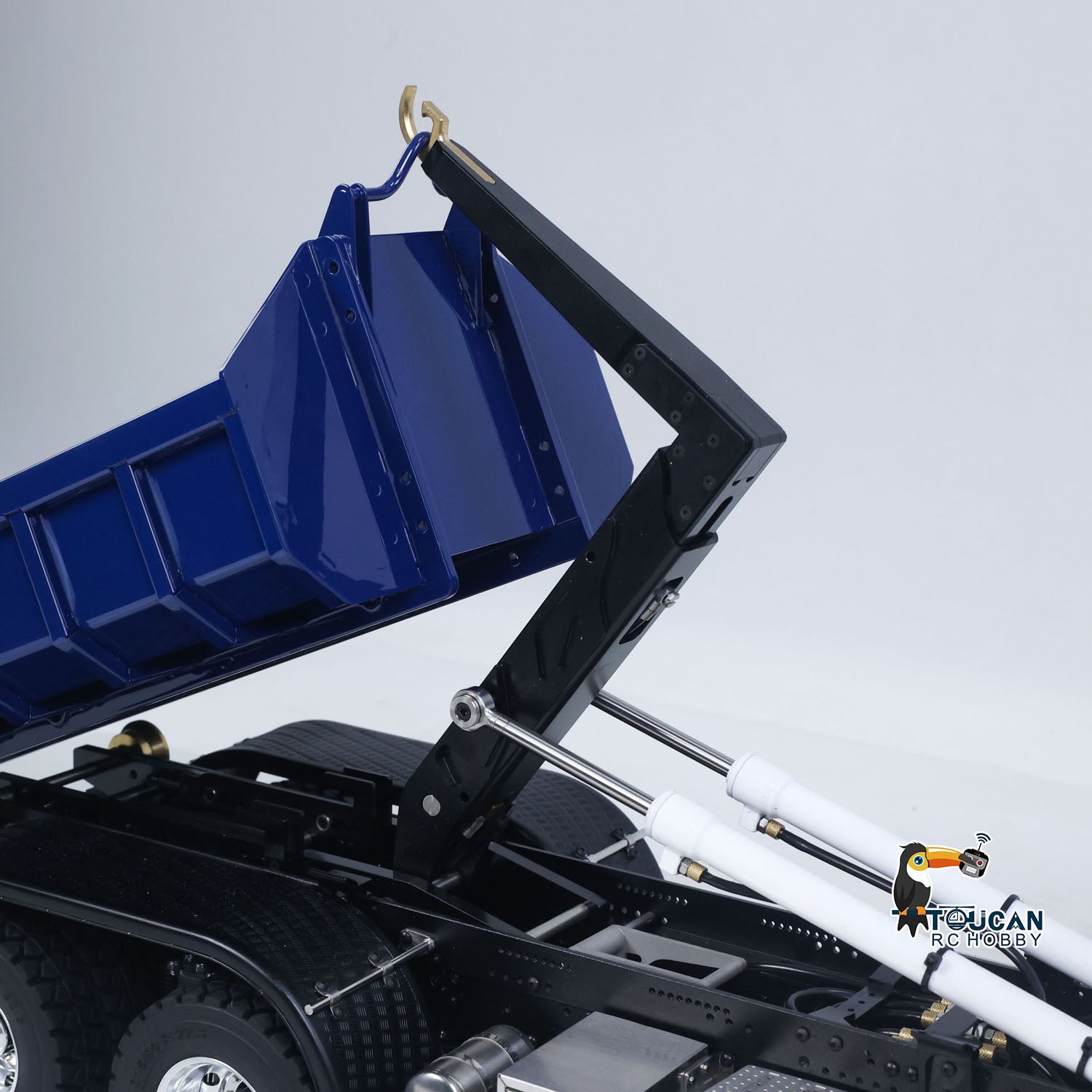 Realistic simulation heavy RC truck with integrated lifting work crane

