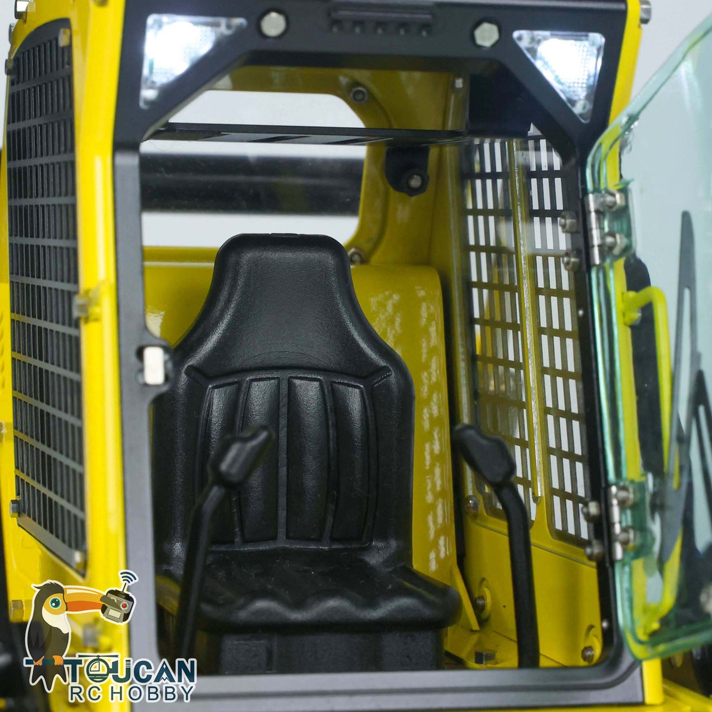 Realistic simulation RC skid loader with metal structural parts
