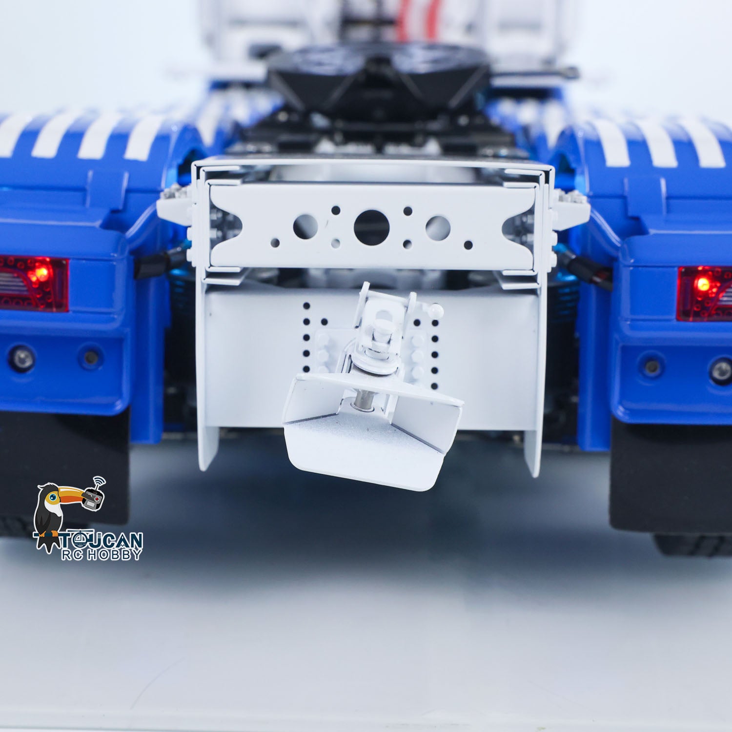 Ready-to-run RC truck equipped with 2S battery and E350 charger
