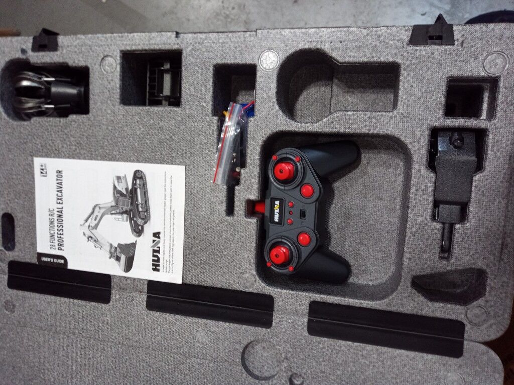 Fast Free Shipping Second Hand US Stock 1/14 HUINA RC Metal Excavator Model Toys 1594 Radio Control Digger Light Sound Battery
