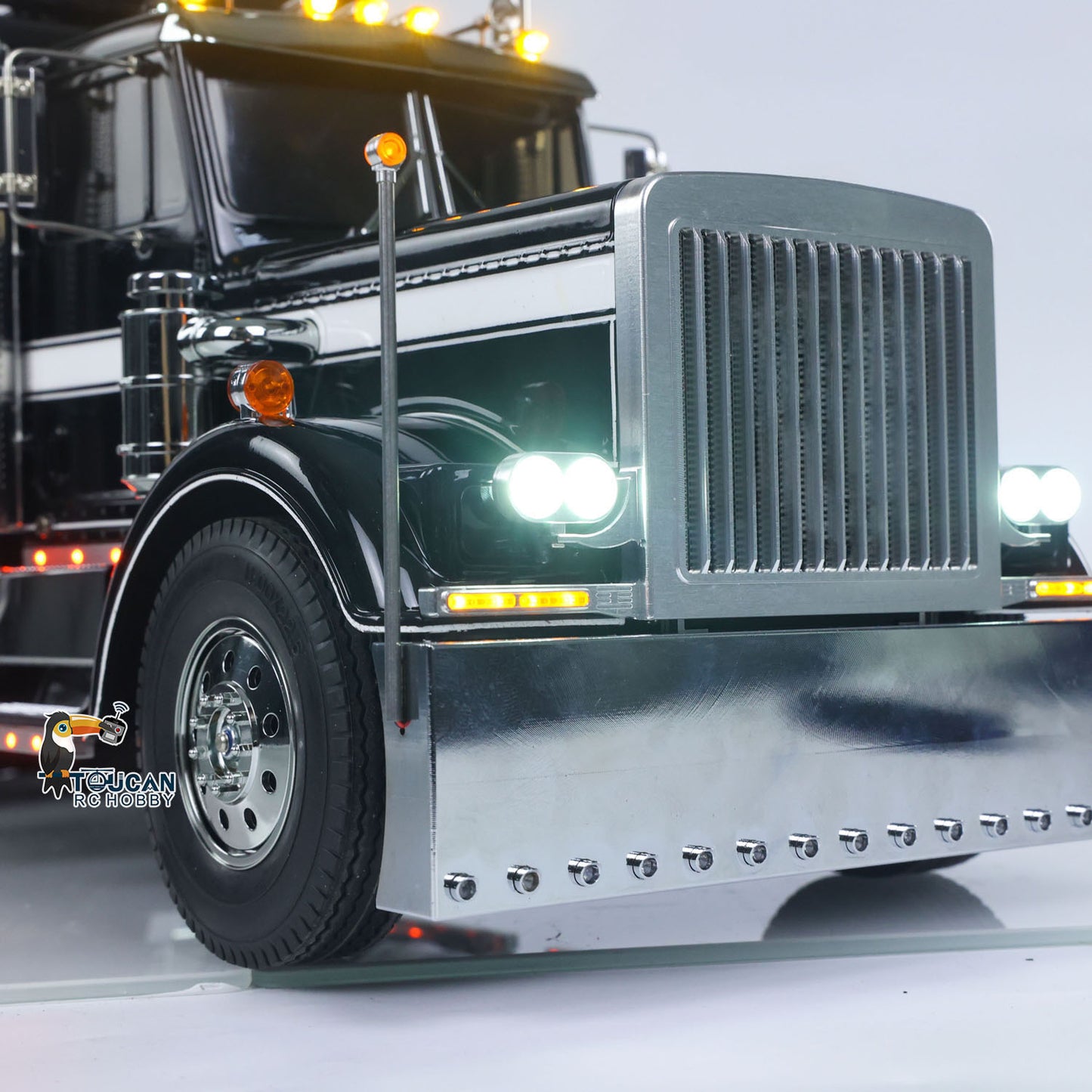 Realistic simulation RC tractor with decorative exhaust chimney parts
