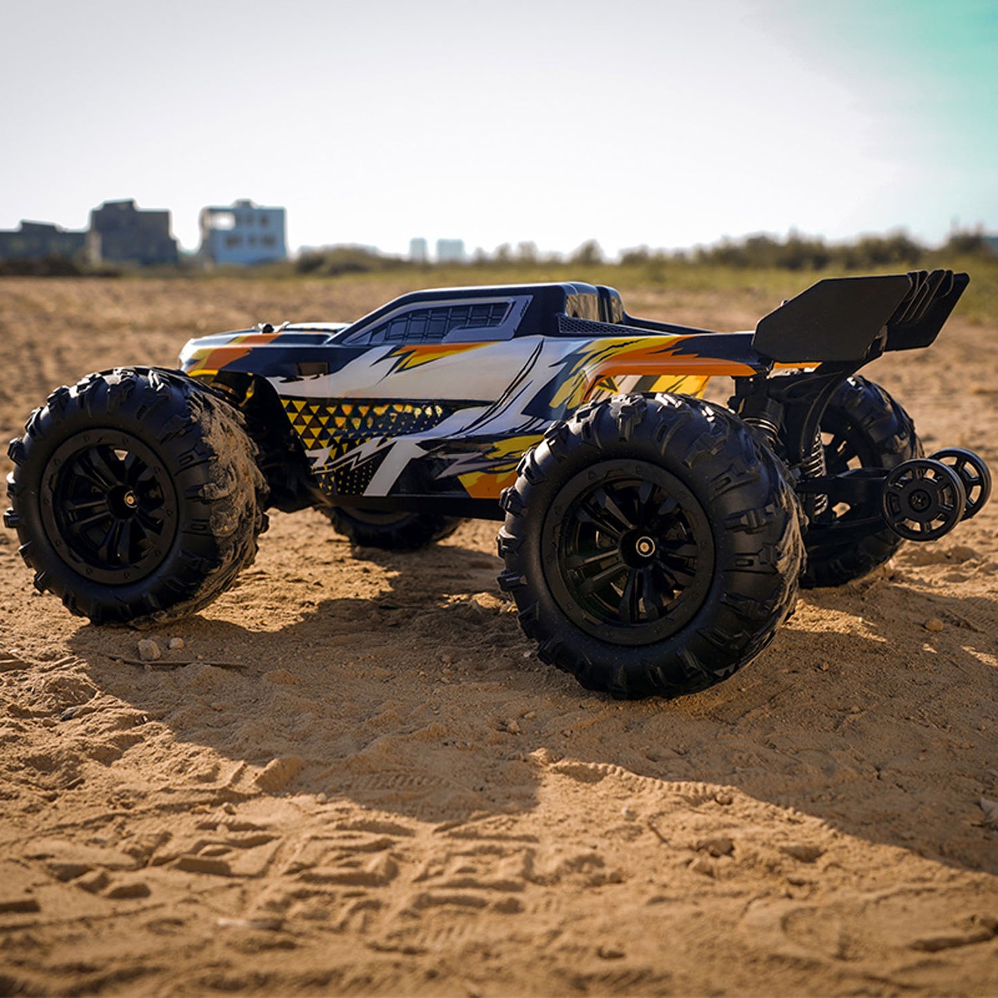 1:16 2.4Ghz RC High Speed Off Road Vehicle 70km/h 4*4 Remote Pickup Truck RTR Car Metal Drive Shaft Brushless Motor Battery