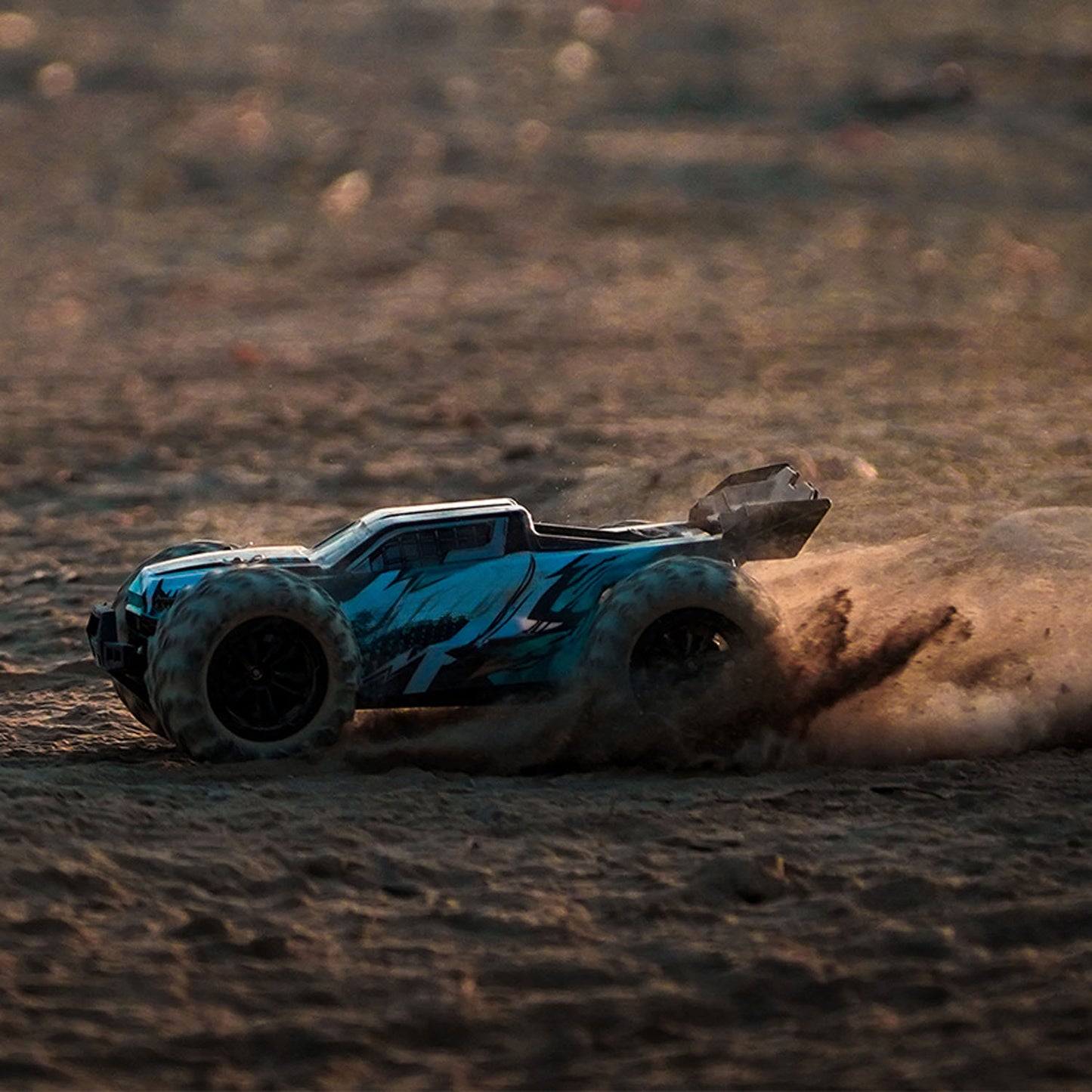 1:16 2.4Ghz RC High Speed Off Road Vehicle 70km/h 4*4 Remote Pickup Truck RTR Car Metal Drive Shaft Brushless Motor Battery