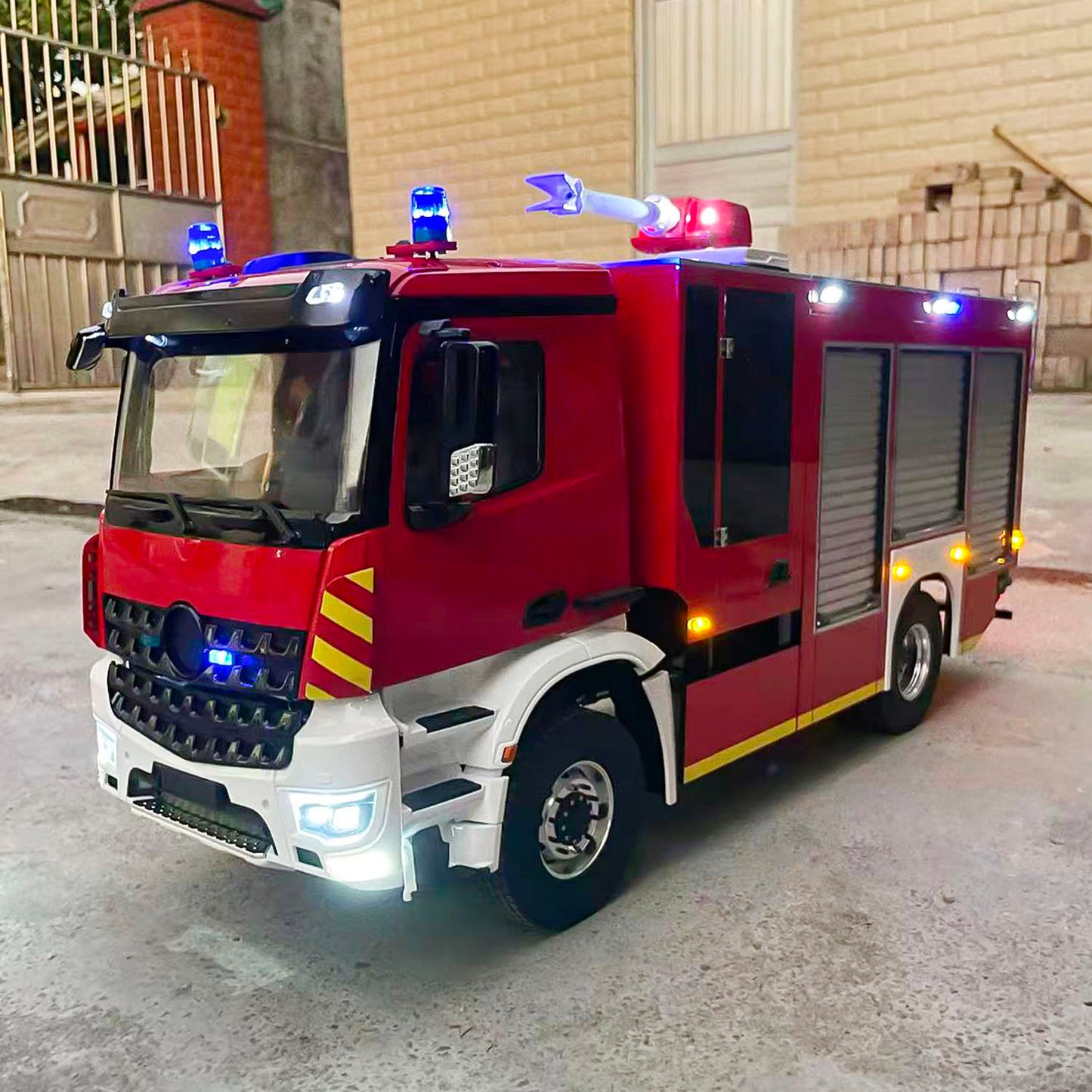 1/14 4*4 Remote Control Fire Fighting Truck Assembled 2Speed Gearbox Light Sound System Metal Axles Flysky ST8 Radio PNP/RTR