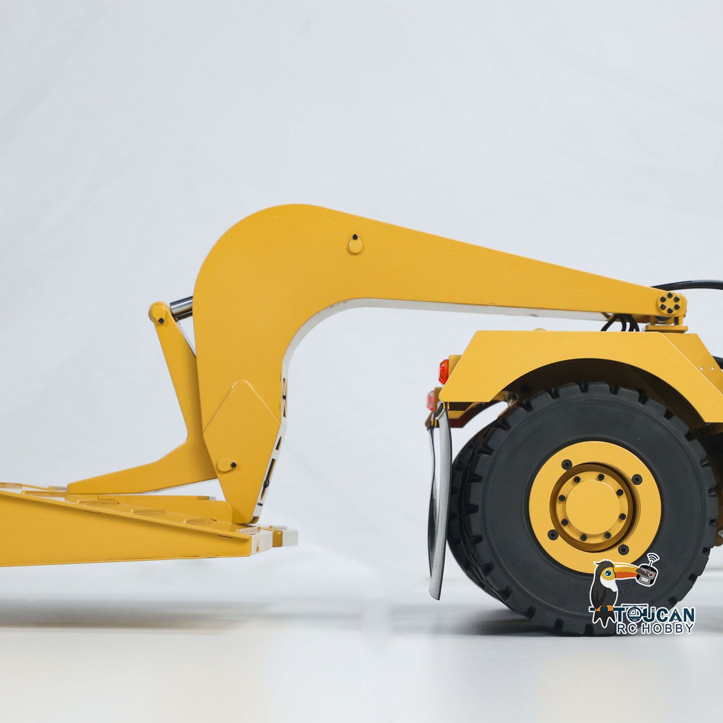Yellow RC gooseneck mining trailer factory assembled matched with Flysky ST8 radio transmitter
