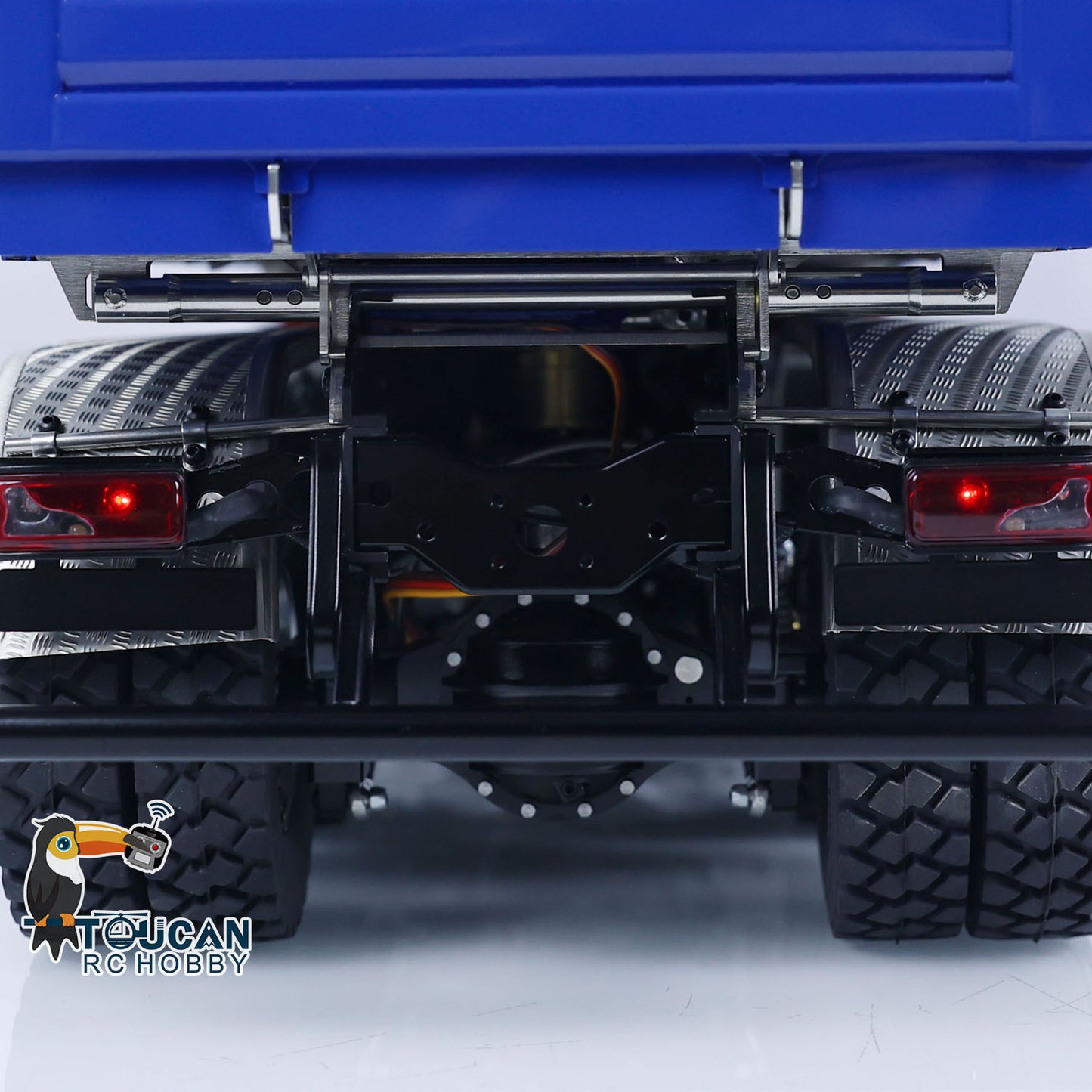 Two speed gearbox equipped RC 8X8 dump truck with chassis mounted crane and warning lights
