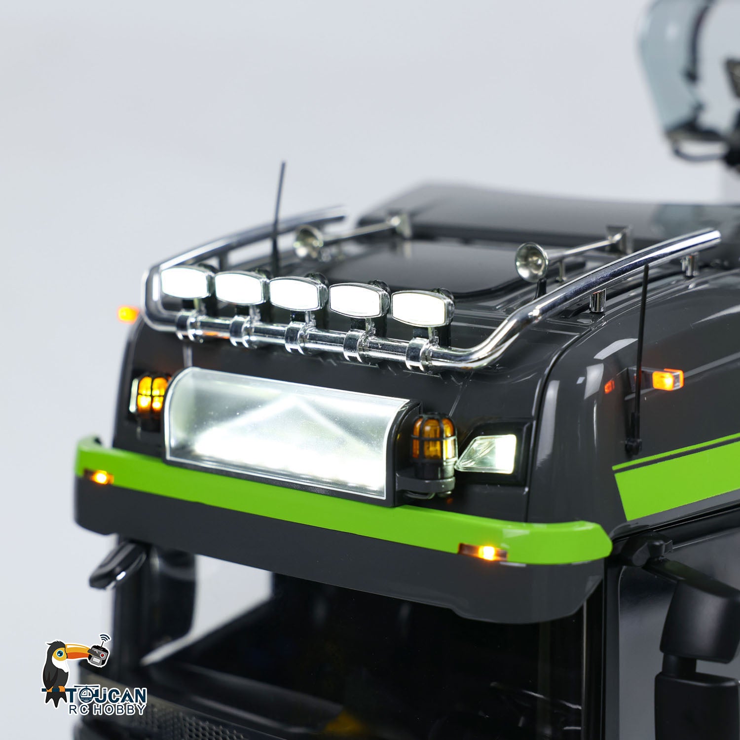 Two tone dark gray green simulation 6x6 RC tractor metal chassis logging vehicle model
