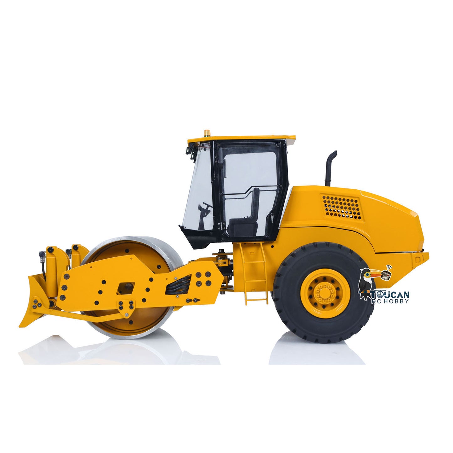 Full metal remote control compactor with front shovel assembly

