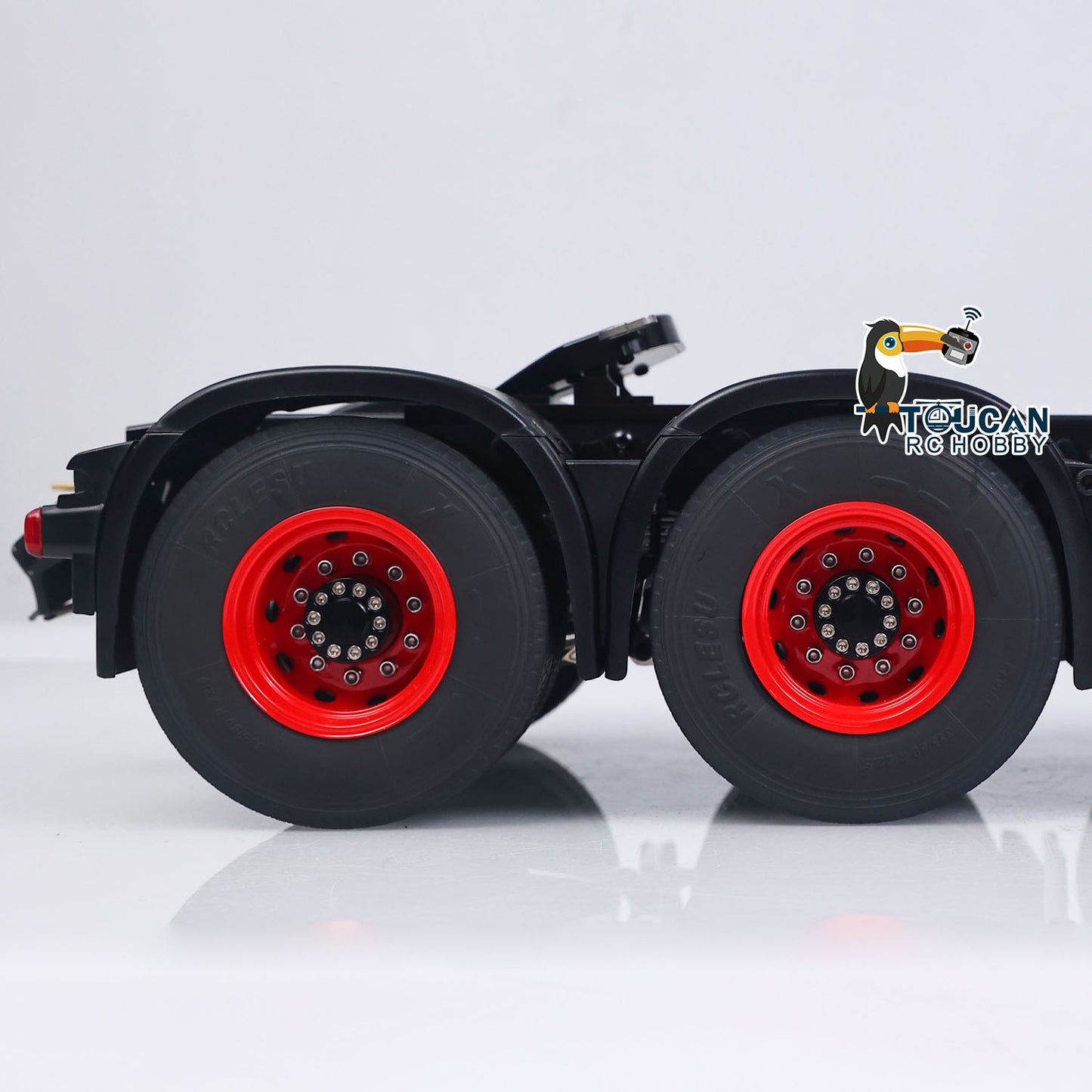 overall view of heavy duty tractor model
