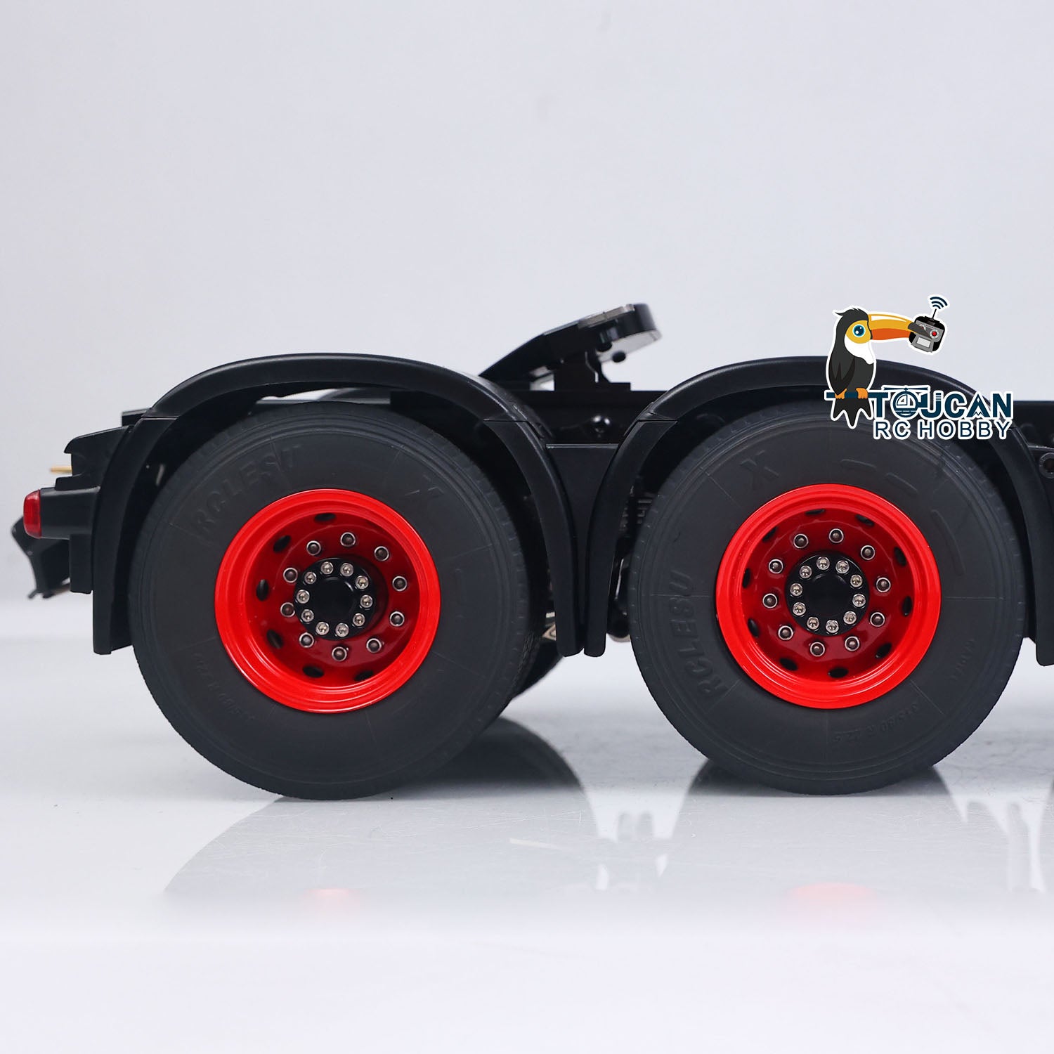 overall view of heavy duty tractor model
