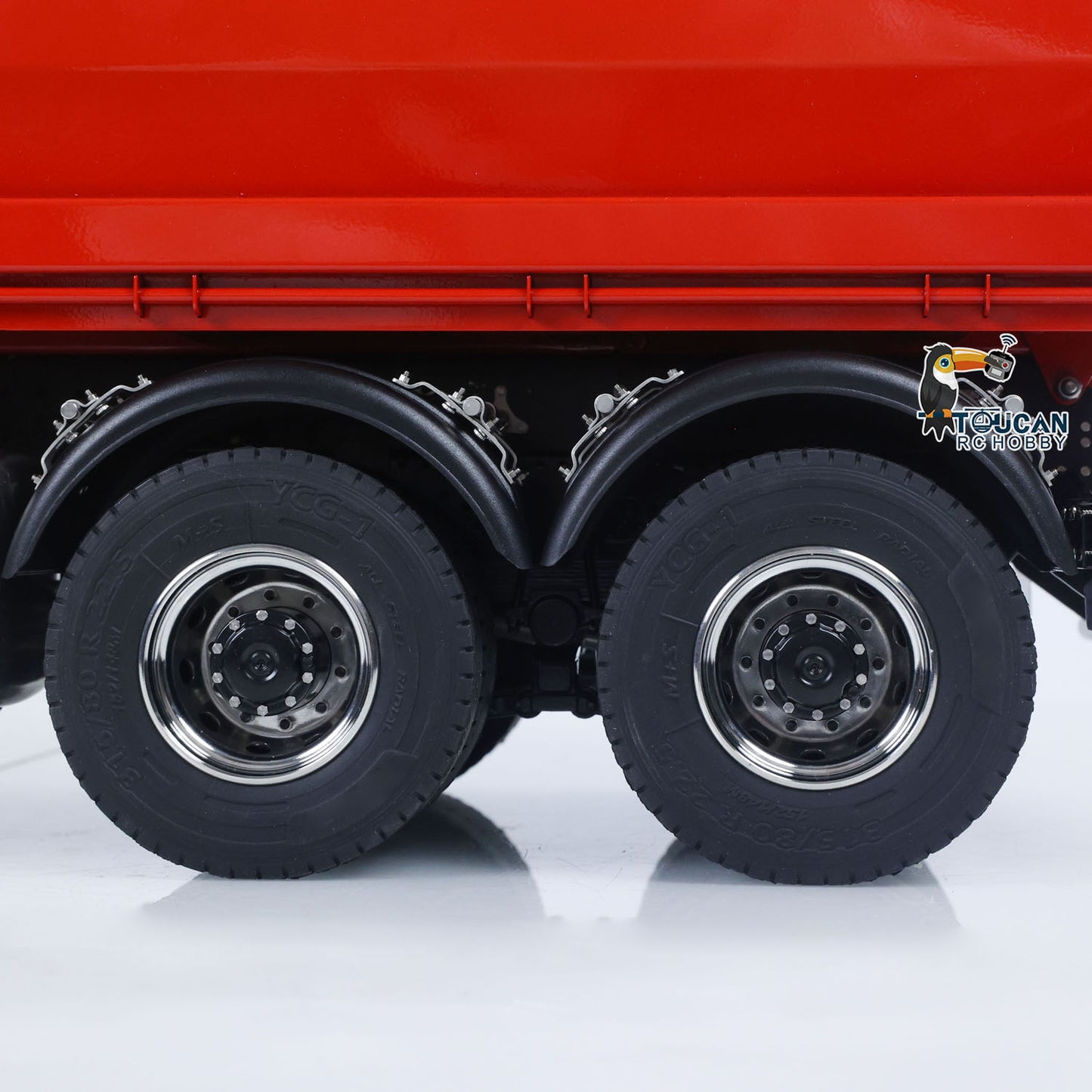 Pre-assembled chassis and body for RC 8x8 mud truck
