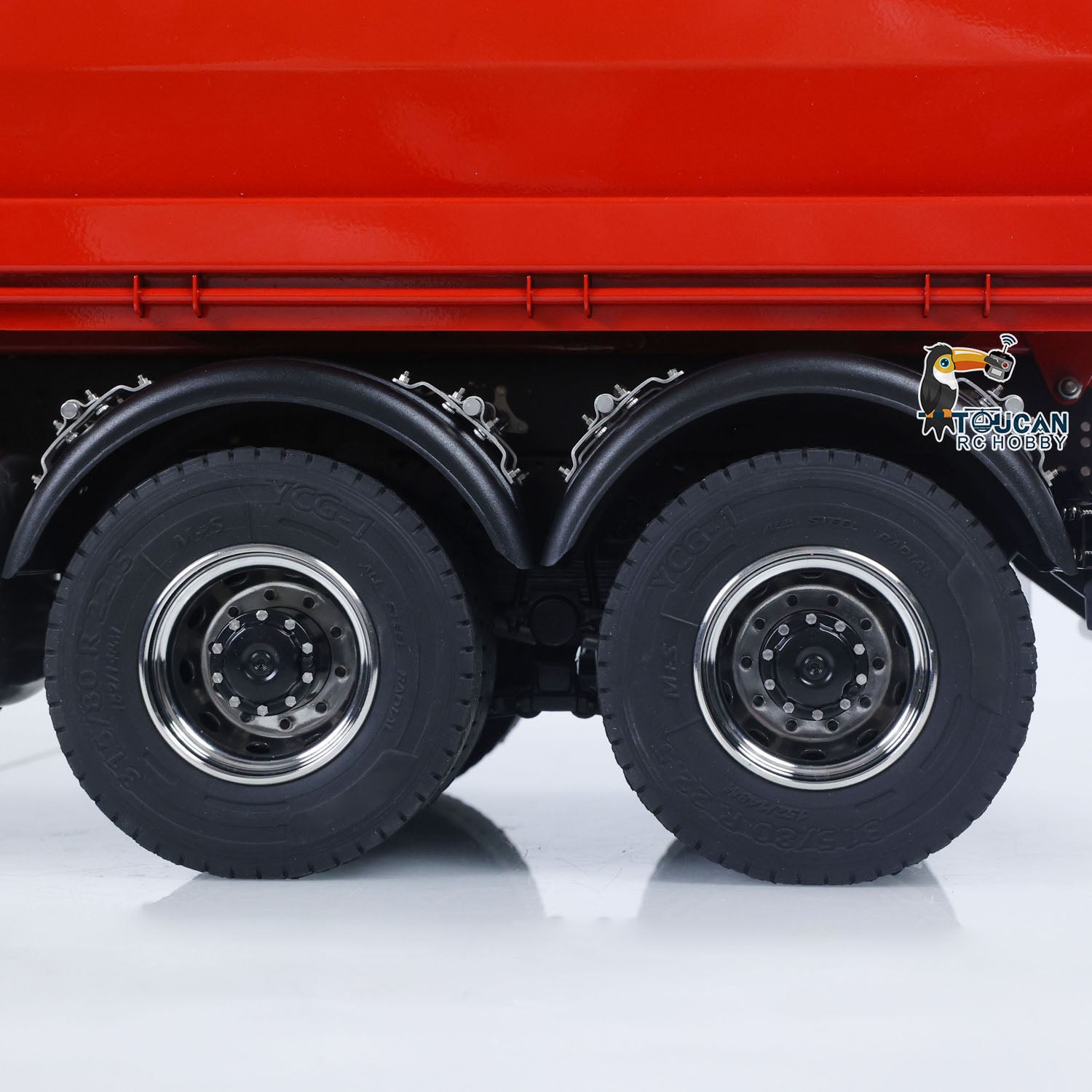 Pre-assembled chassis and body for RC 8x8 mud truck
