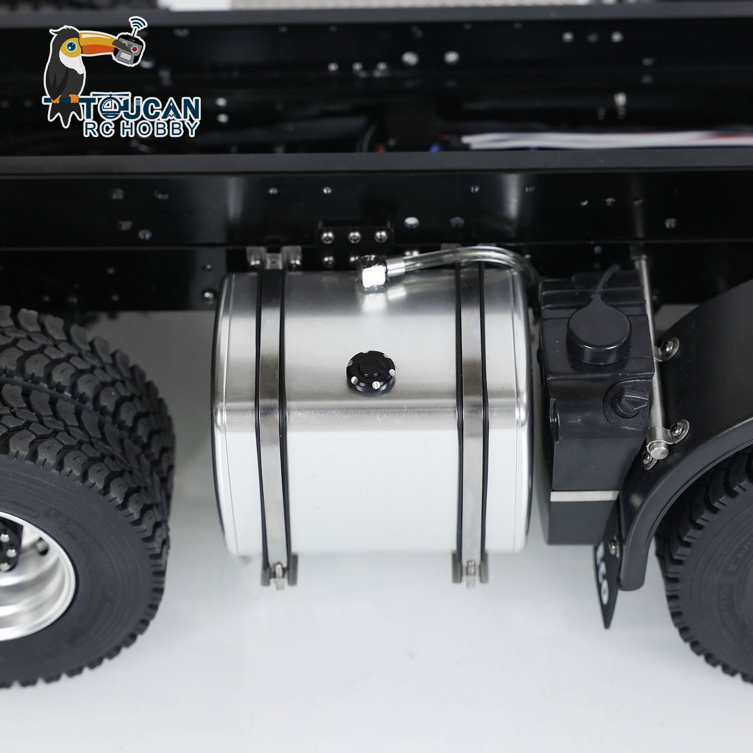 Premium RC dump truck Iveco 8x4 flip cab differential lock version
