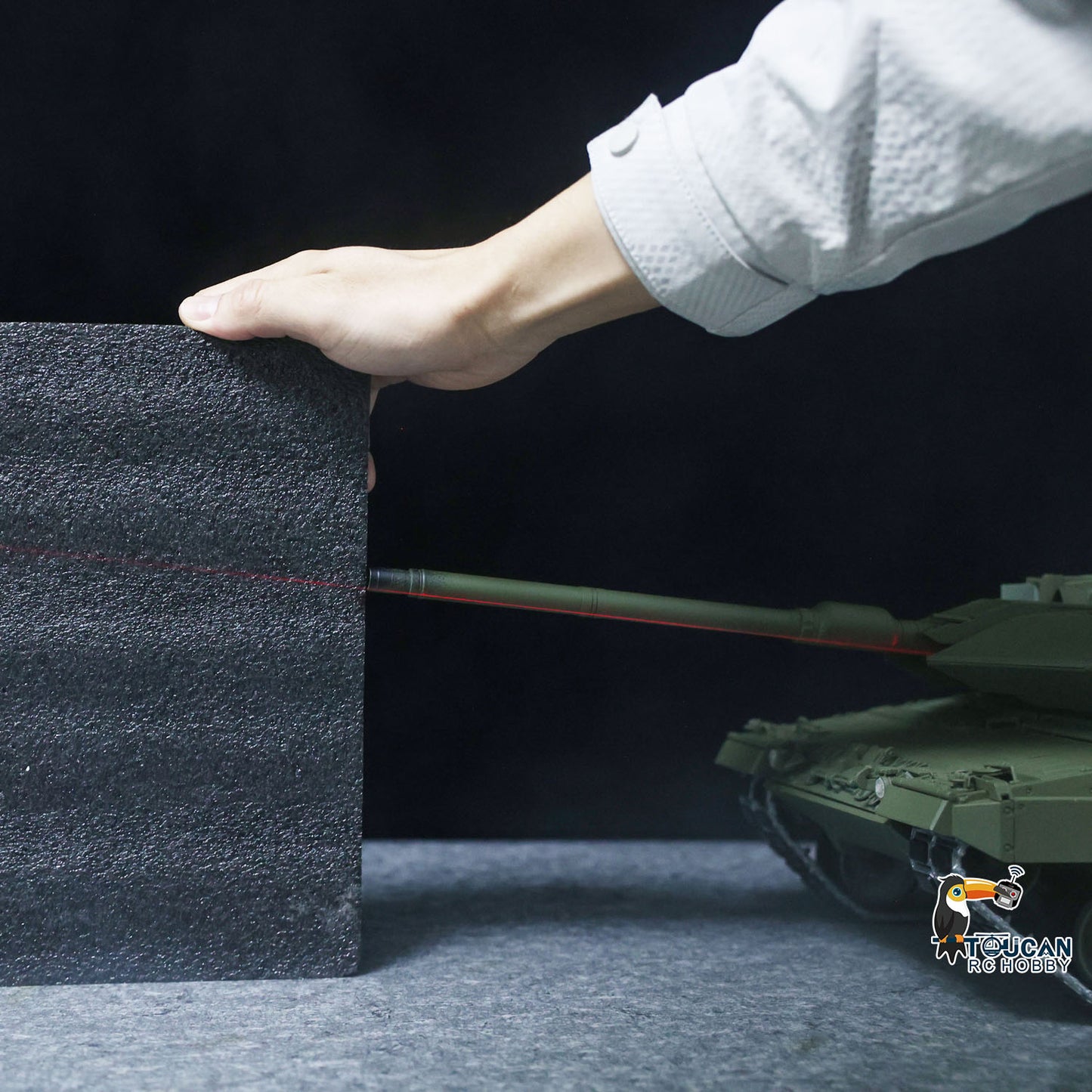 Realistic Firing Flash Simulation Effect on Leopard 2A6 RC Tank Gun Barrel
