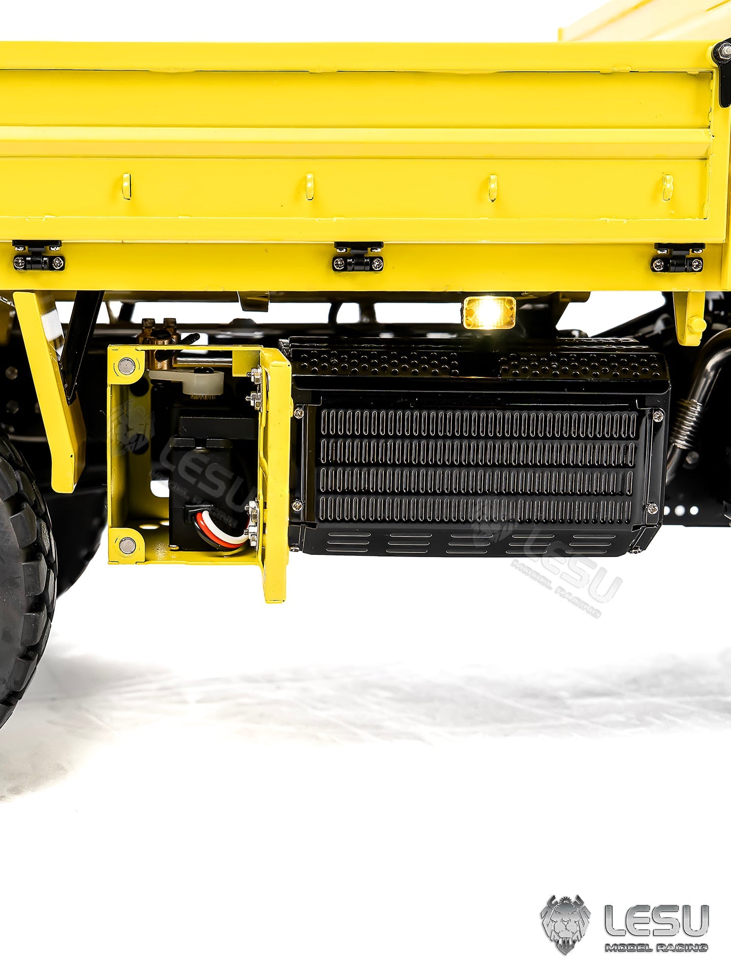 Light duty four wheel drive cross country truck
