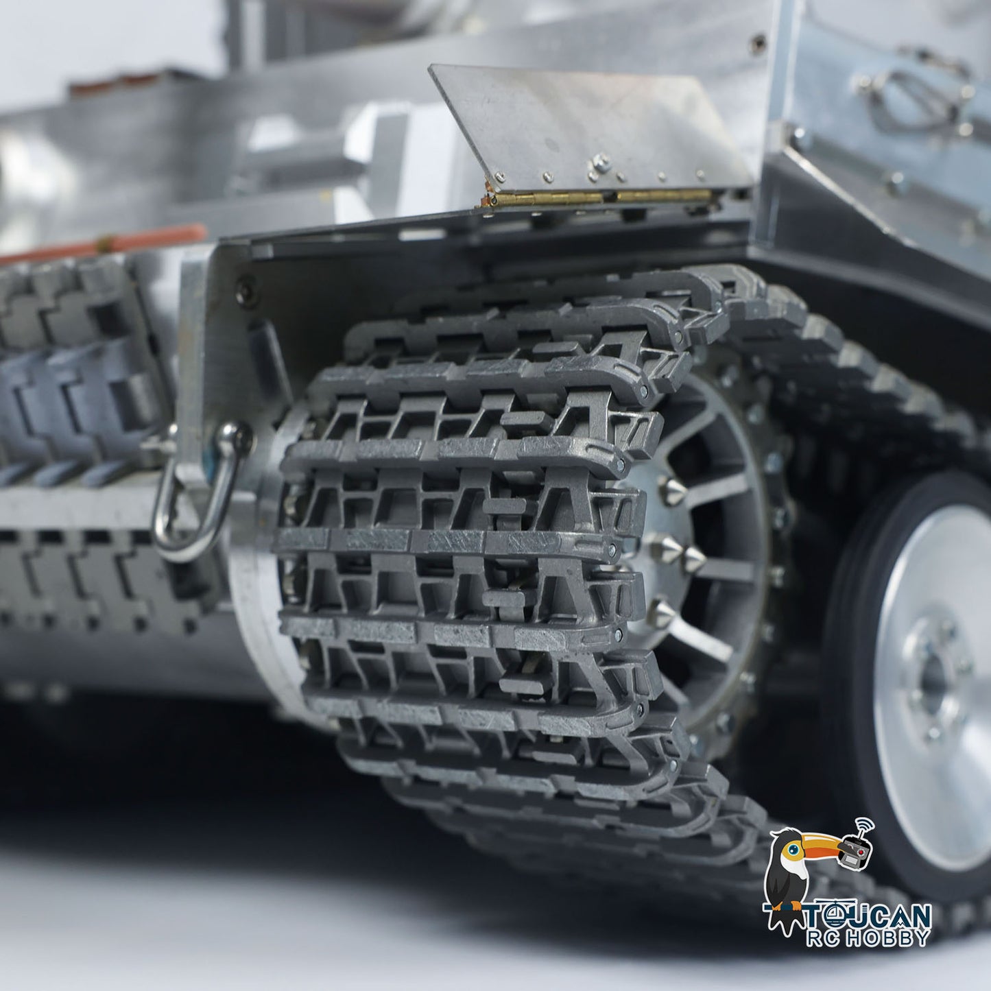 RC tank with built-in LED simulation lights
