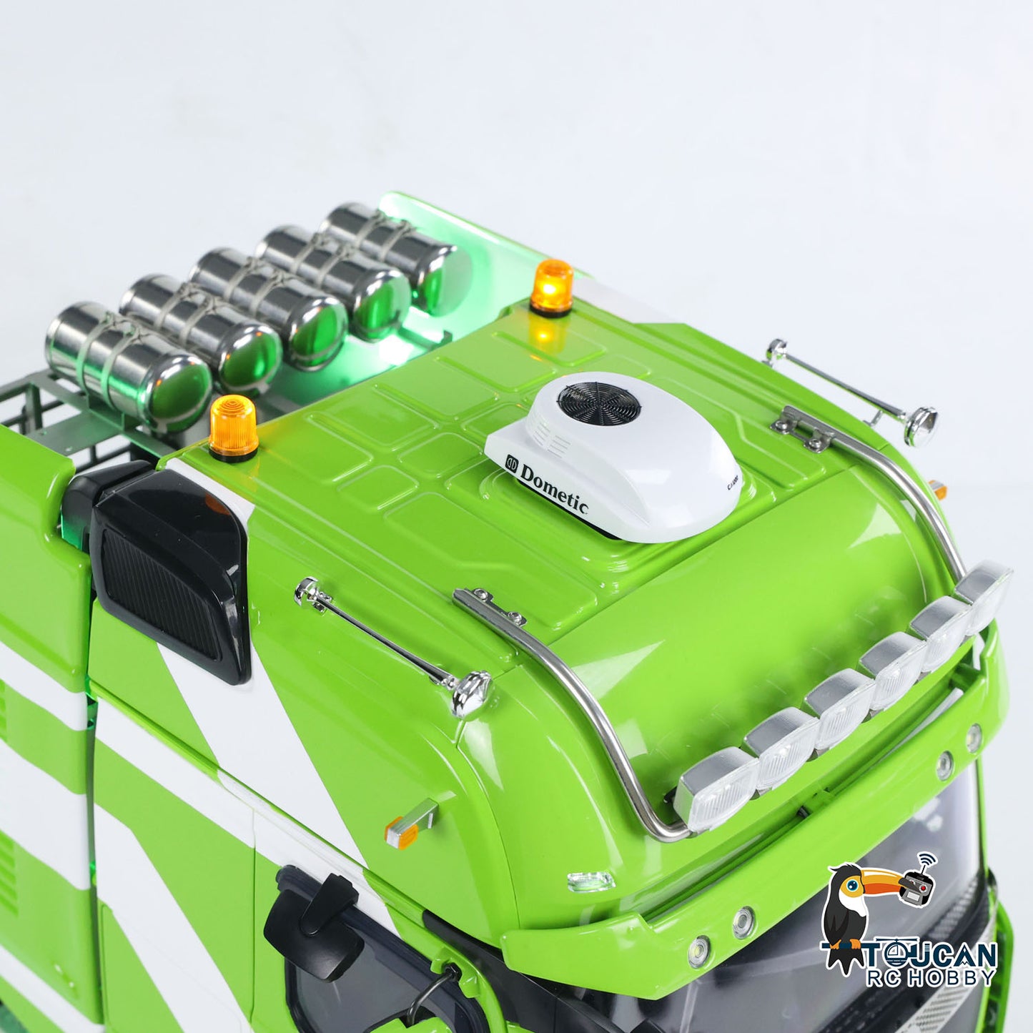 RC truck fitted with three speed transmission gearbox
