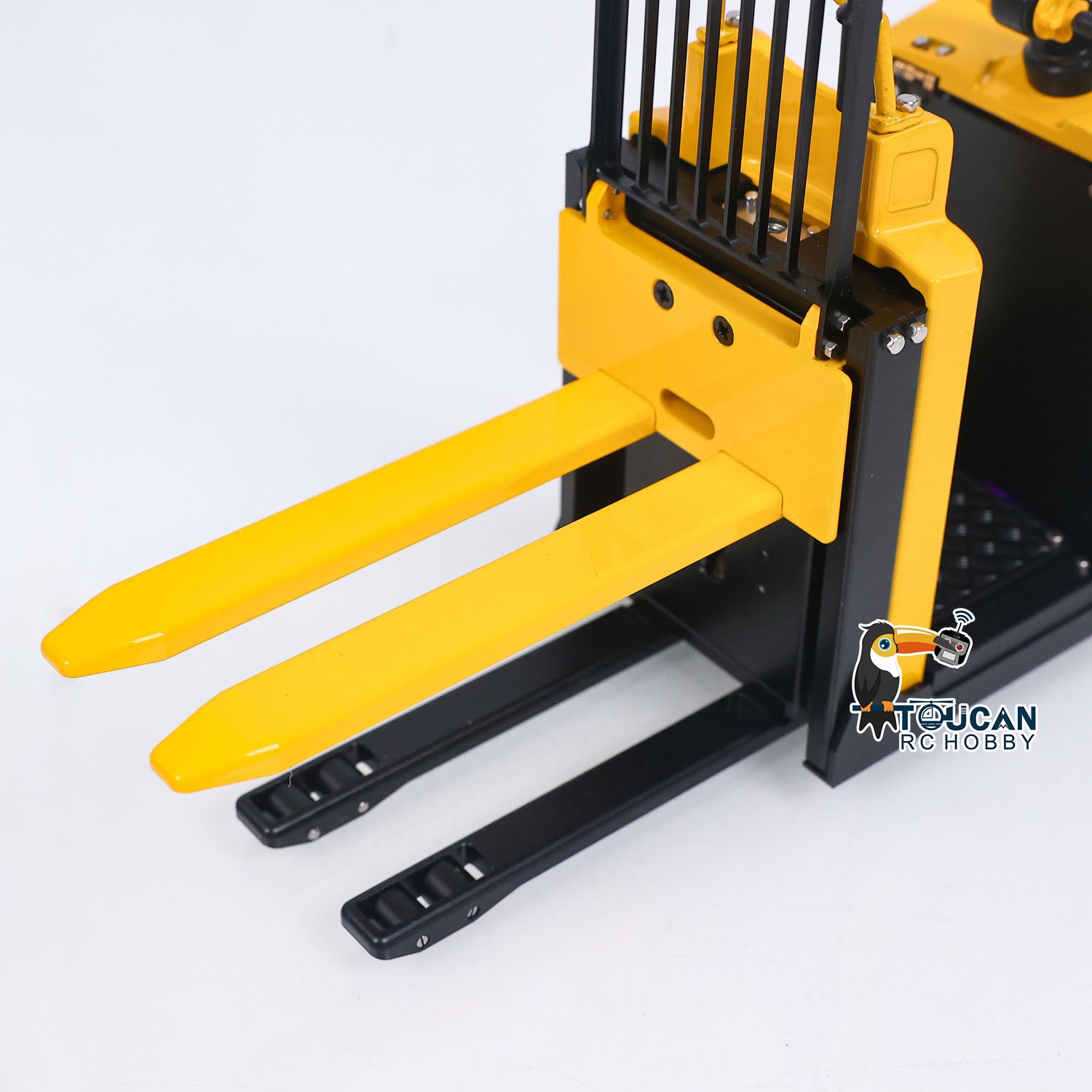 Yellow black metal electric low position order picker YALE MO55 remote control vehicle
